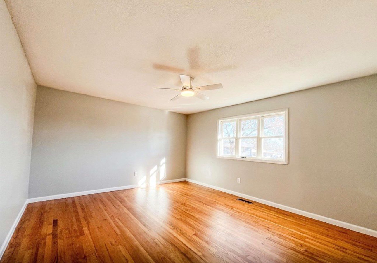 Topeka House: 6823 SW Knoll Ct