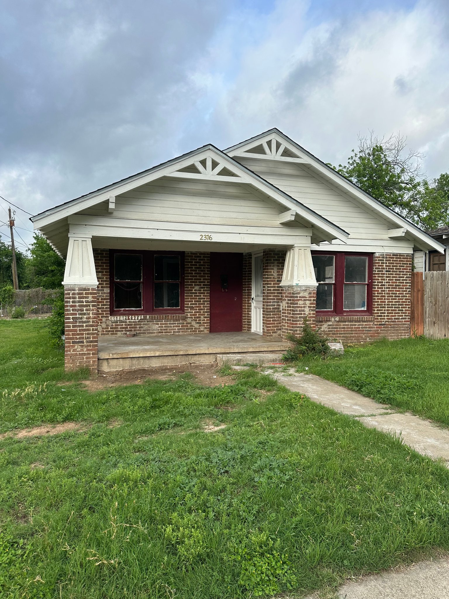 Waco House: 2316 N 19th St