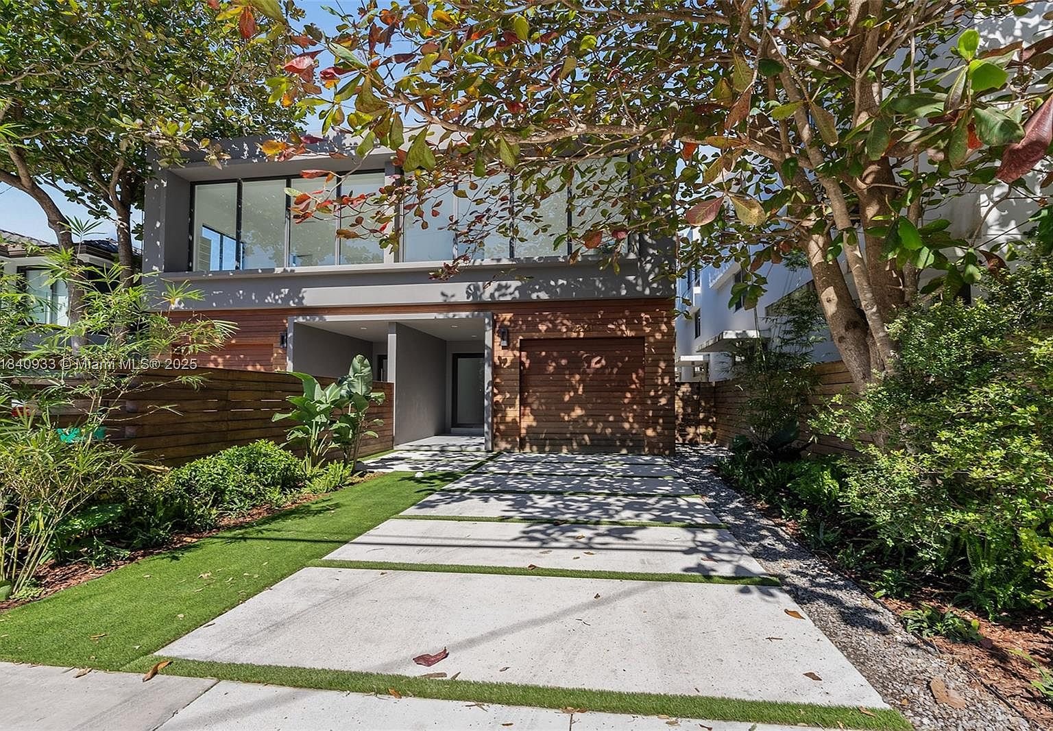 Miami Townhome: 2984 Coconut Ave