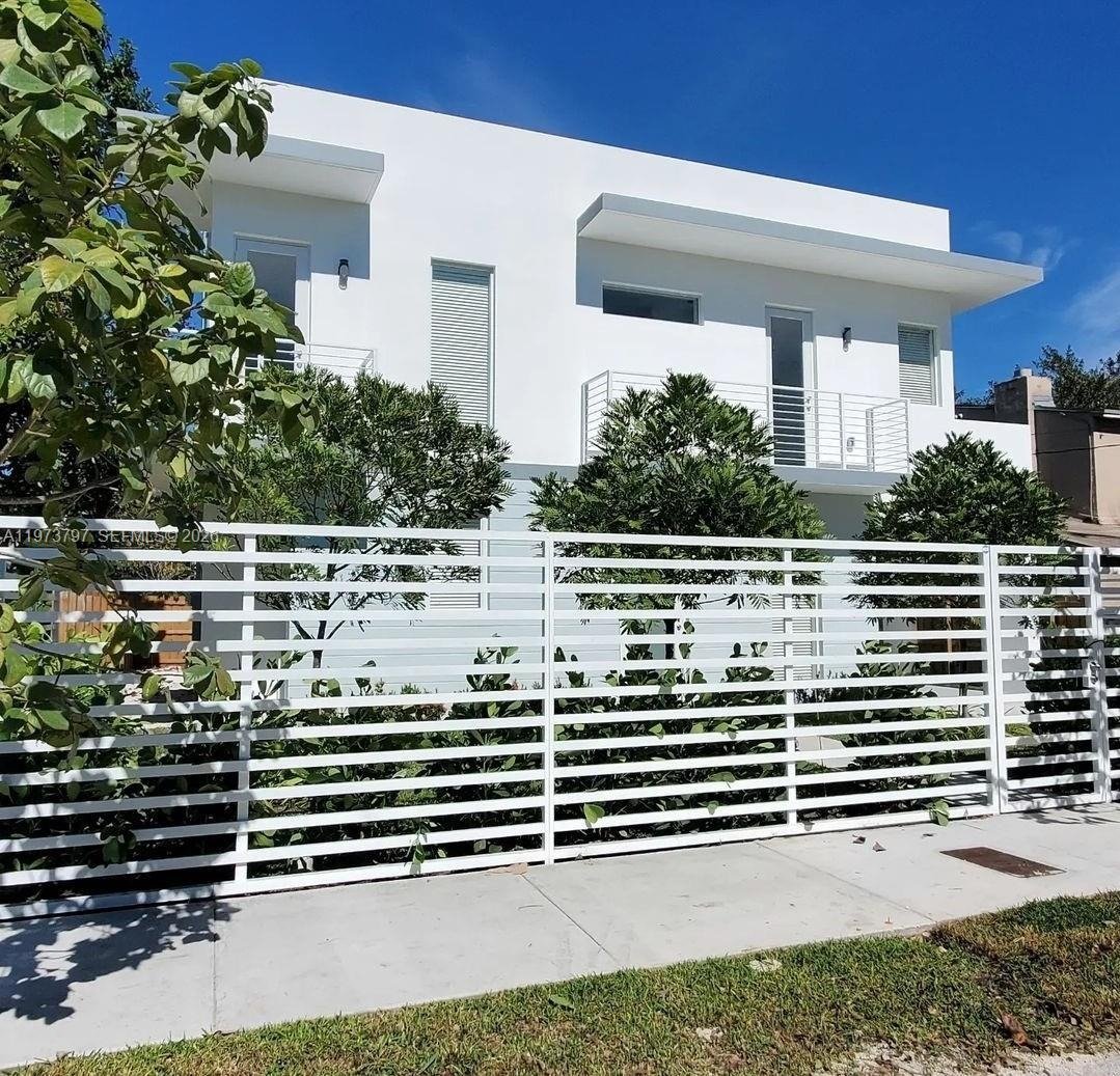 Miami Townhome: 3787 Thomas Ave