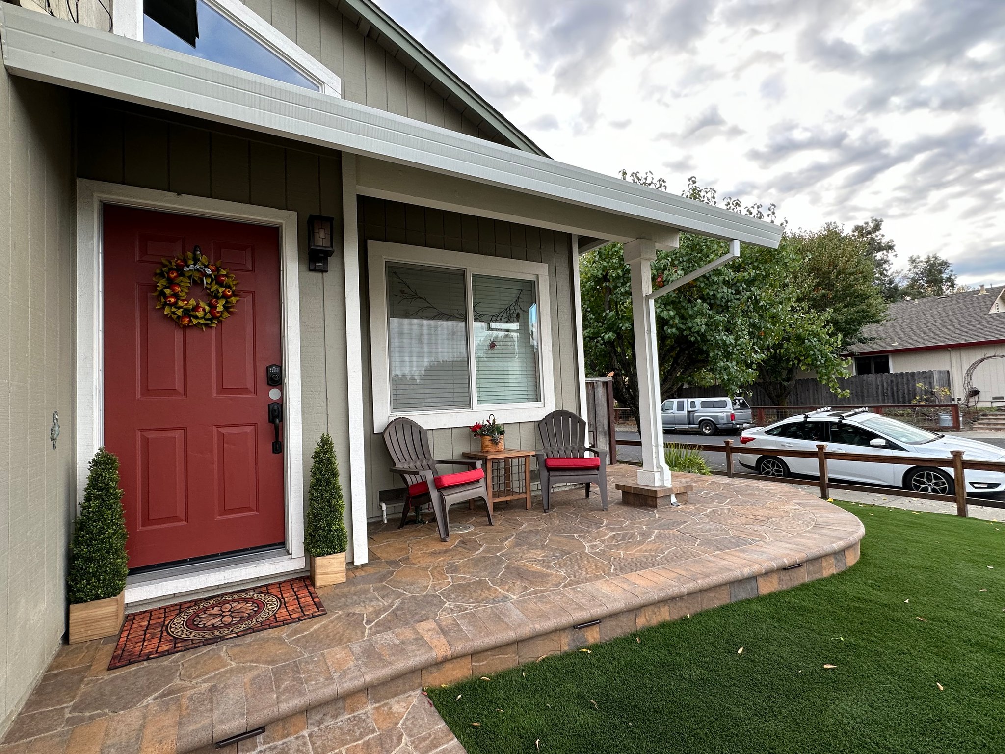 Windsor House: 904 Bond Place