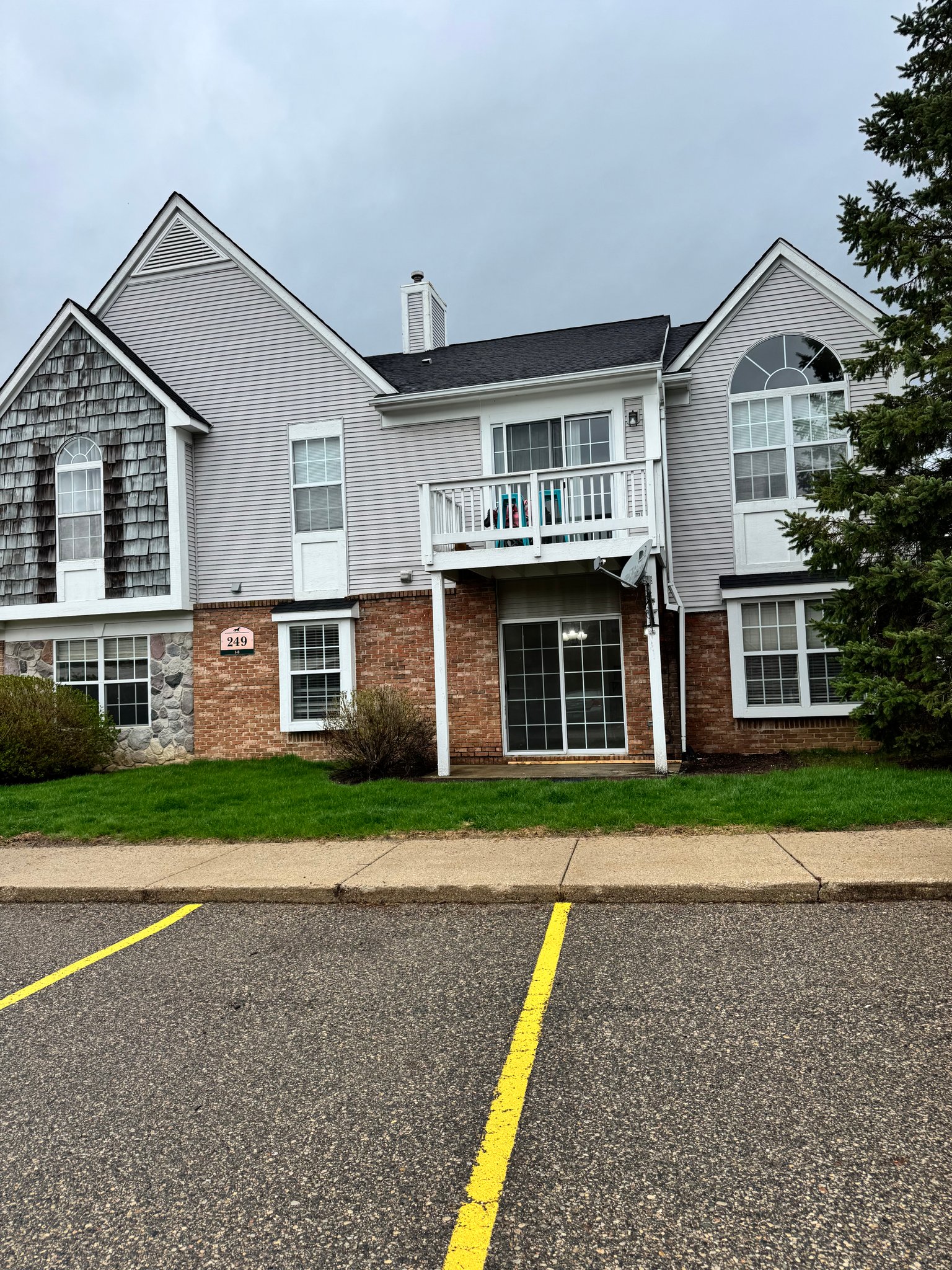 South Lyon Condo: 249 Brookwood Dr