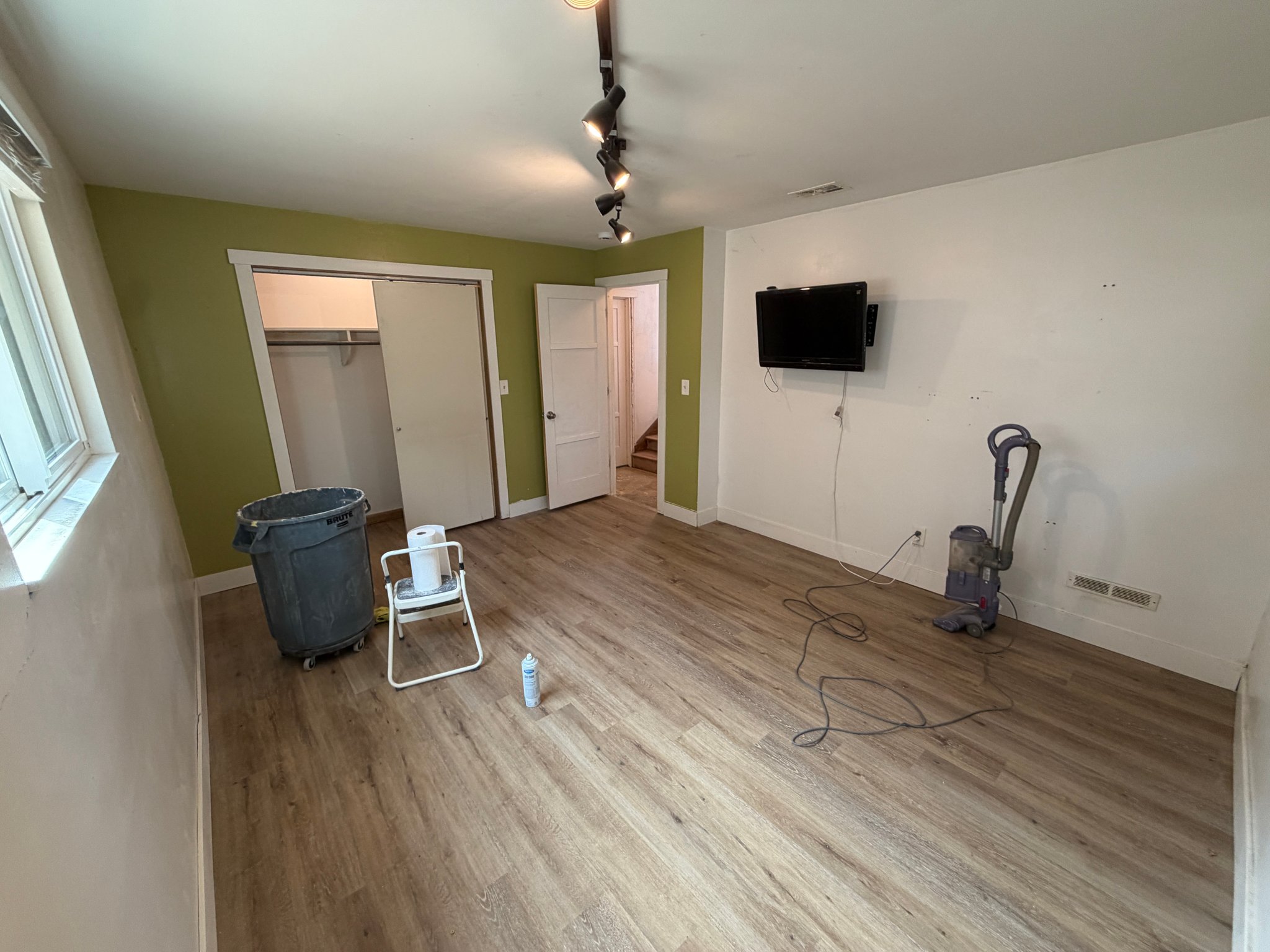 Broomfield House: 565 W Midway Blvd