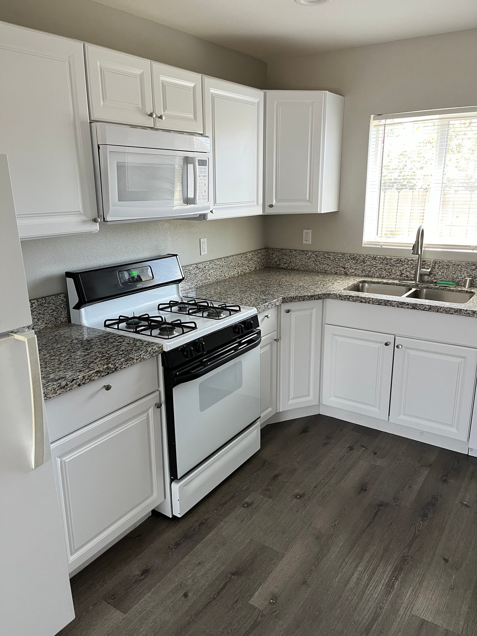 Simi Valley House: 830 California Ave