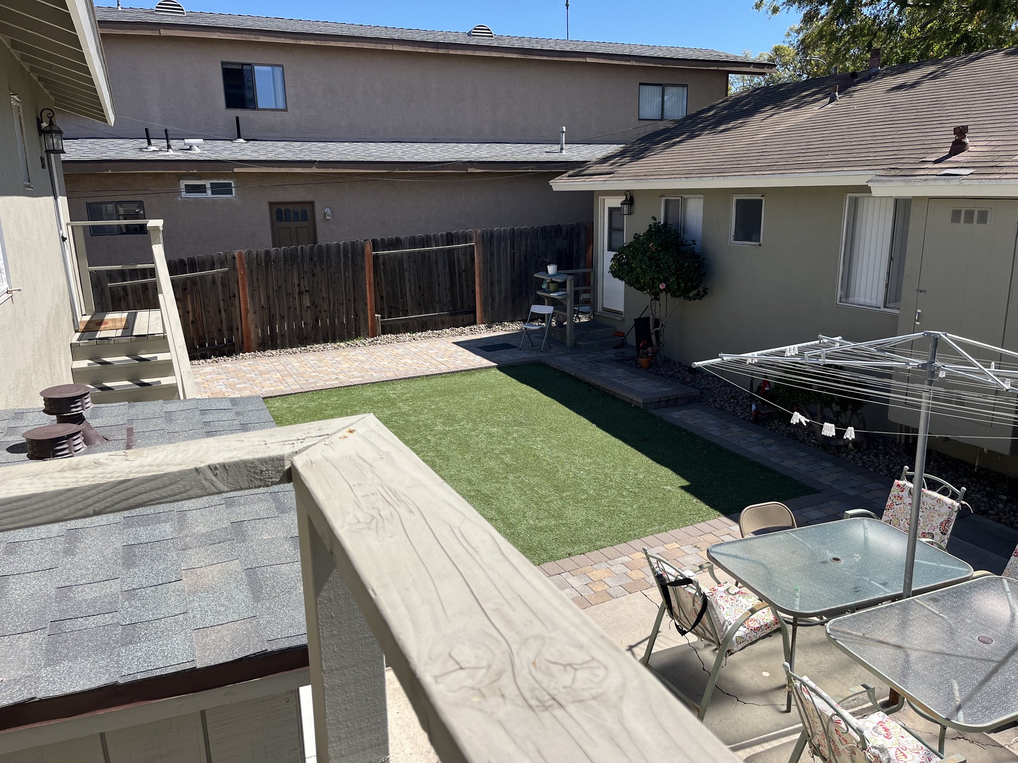 Camariloo Multiplex: 1959 Colonia Pl