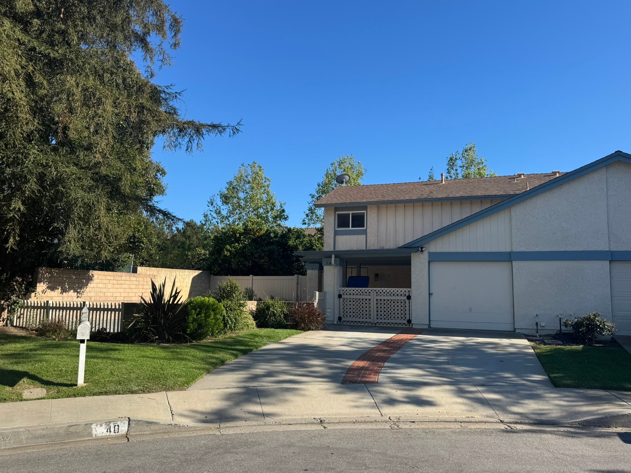 Camarillo Townhome: 140 Spanish Moss Pl