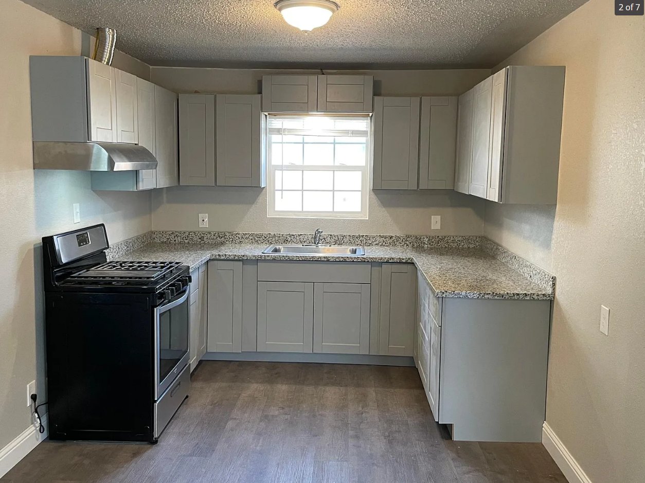 Manteca House: 809 Marion Street