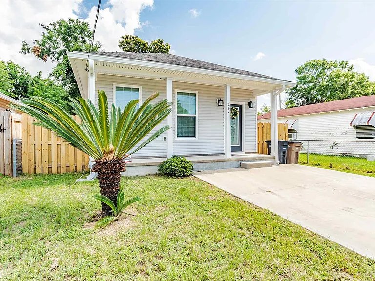 Pensacola House: 804 W Belmont Street