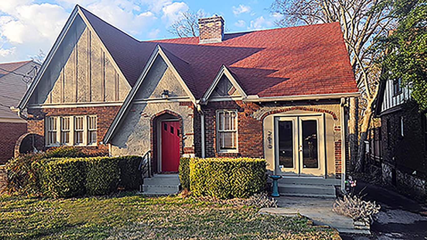 Nashville House: 2610 Woodlawn Drive
