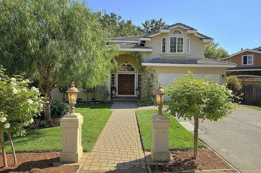 Los Altos House: 745 Parma Way