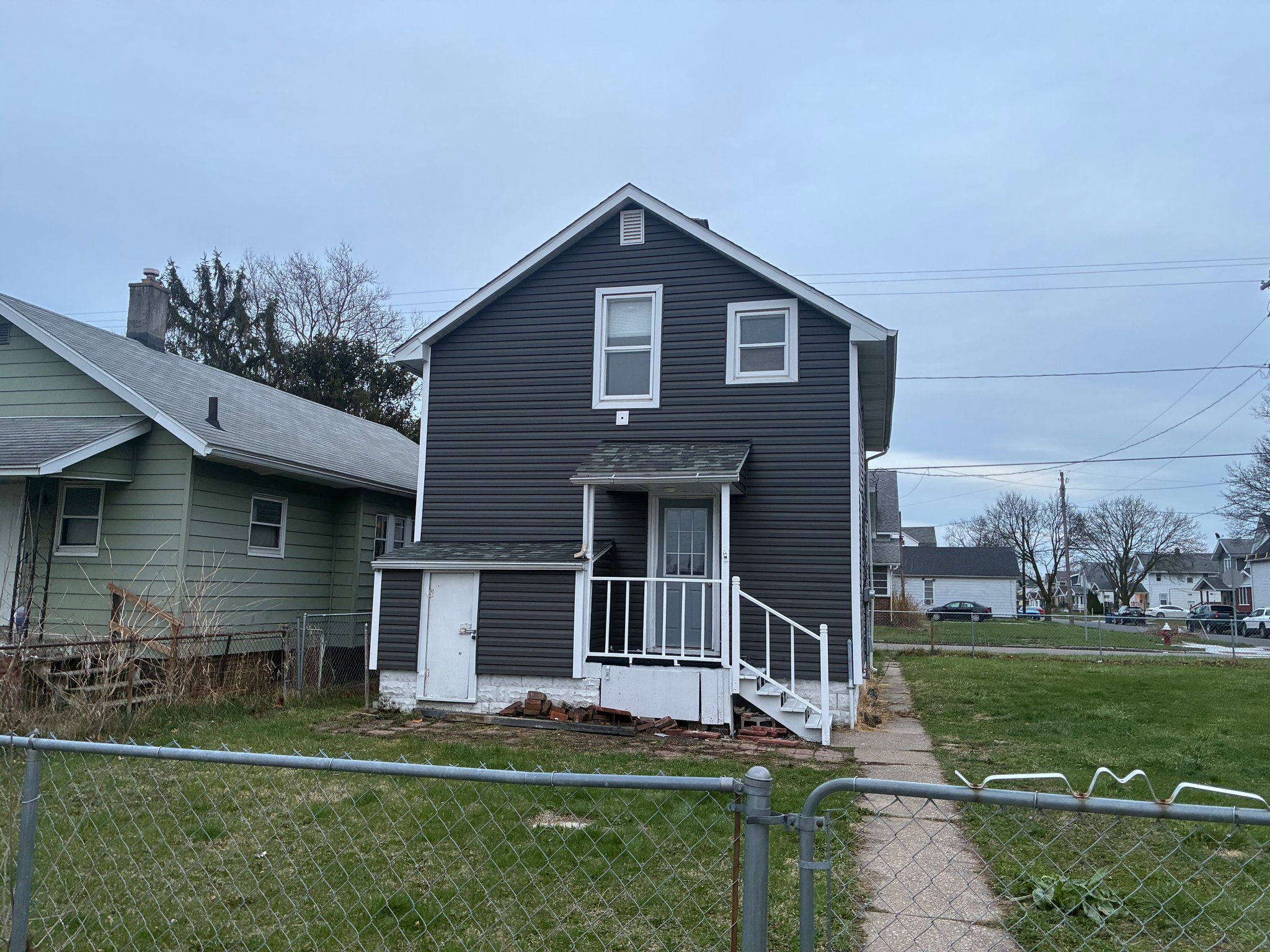 Toledo House: 1305 Mott Ave