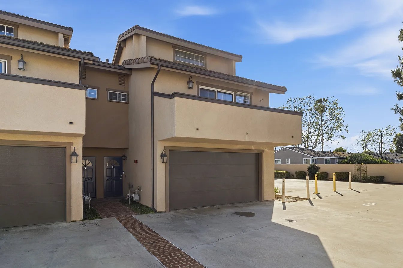 HUNTINGTON BEACH Townhome: 17601 Newland Street