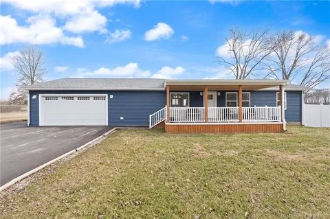 Charlestown House: 102 Melanie Lane