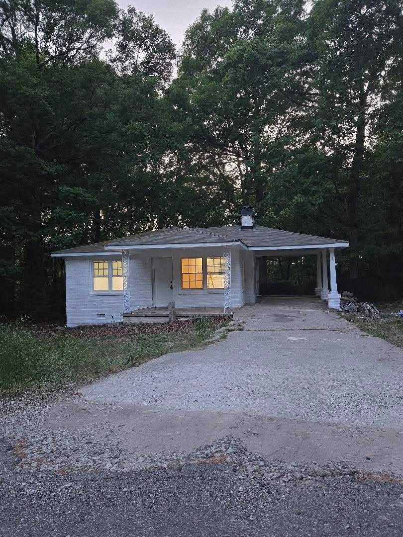 Douglasville House: 6245 ellis Street