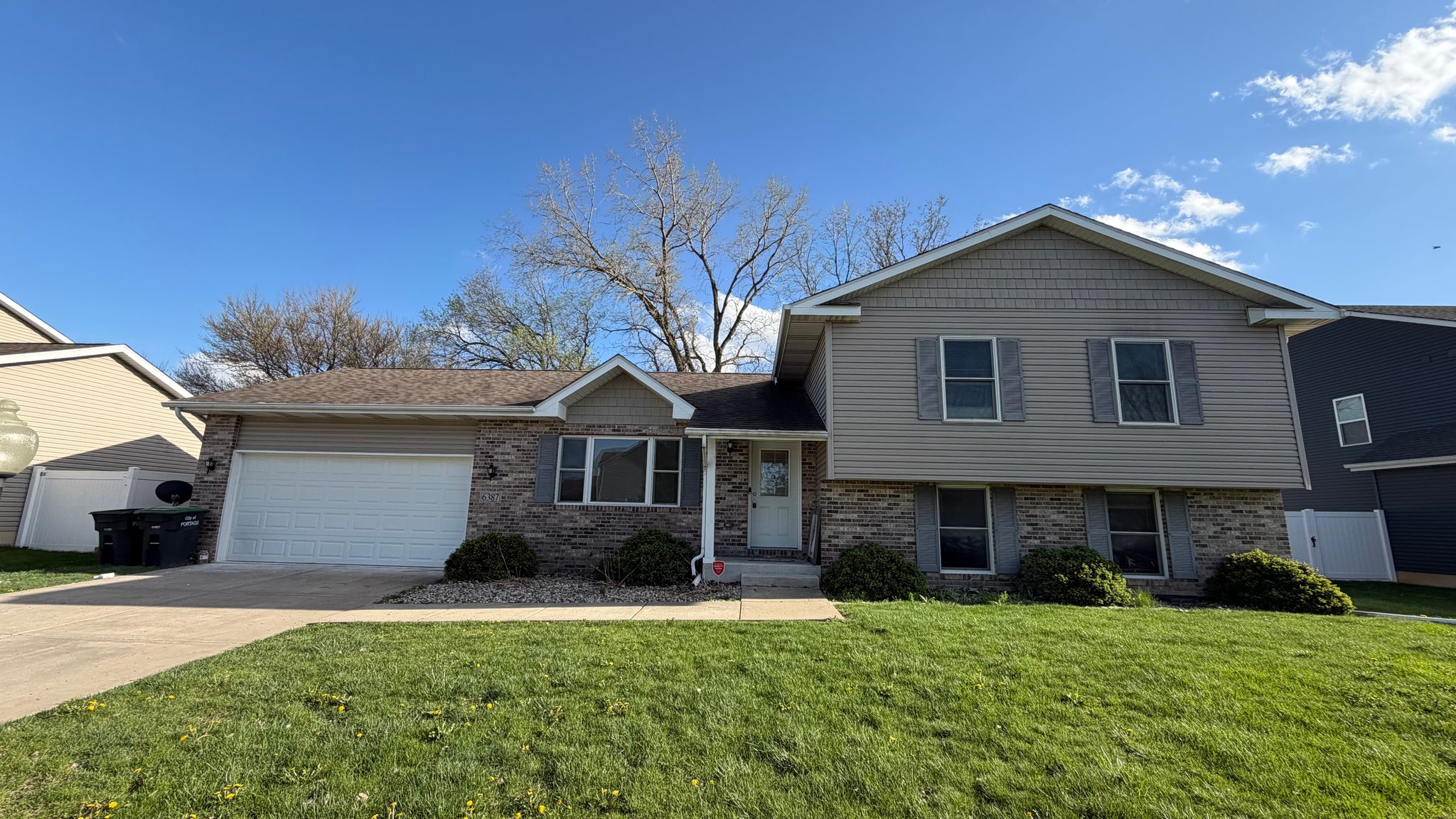 Portage House: 6387 Amanda Dr