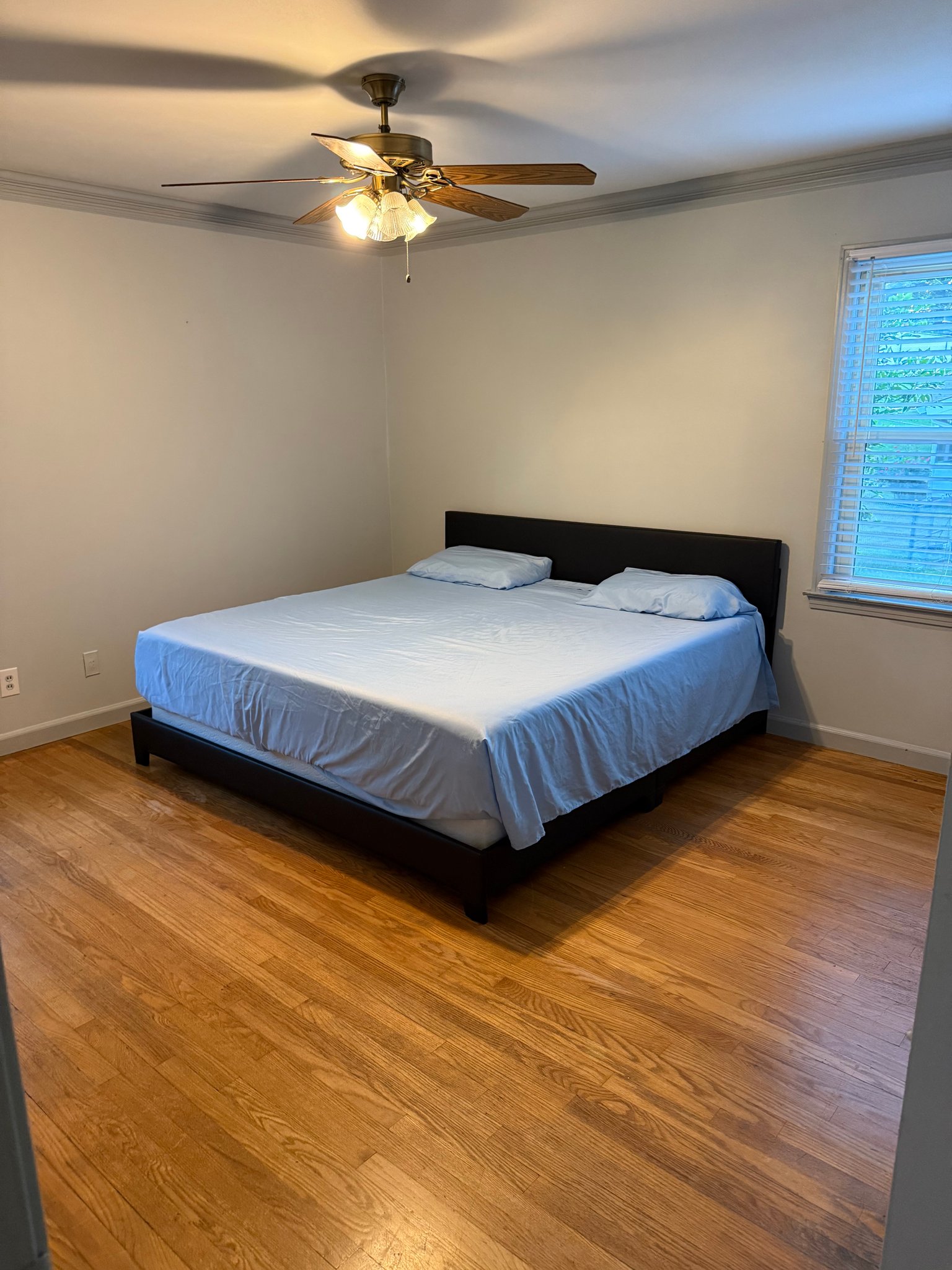 Rossville House: 212 White Oak St