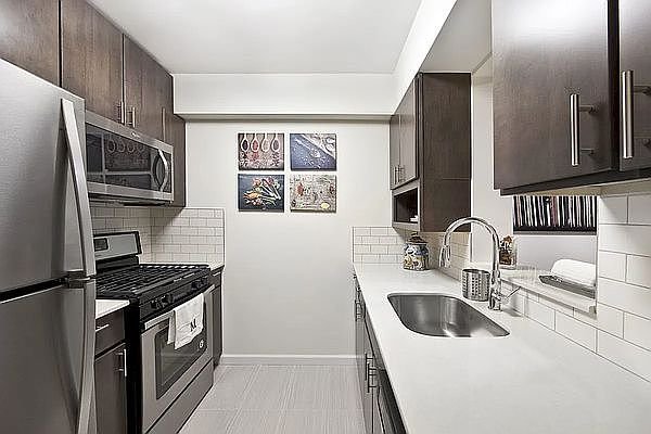Bronx House: 2763 Morris Ave #207
