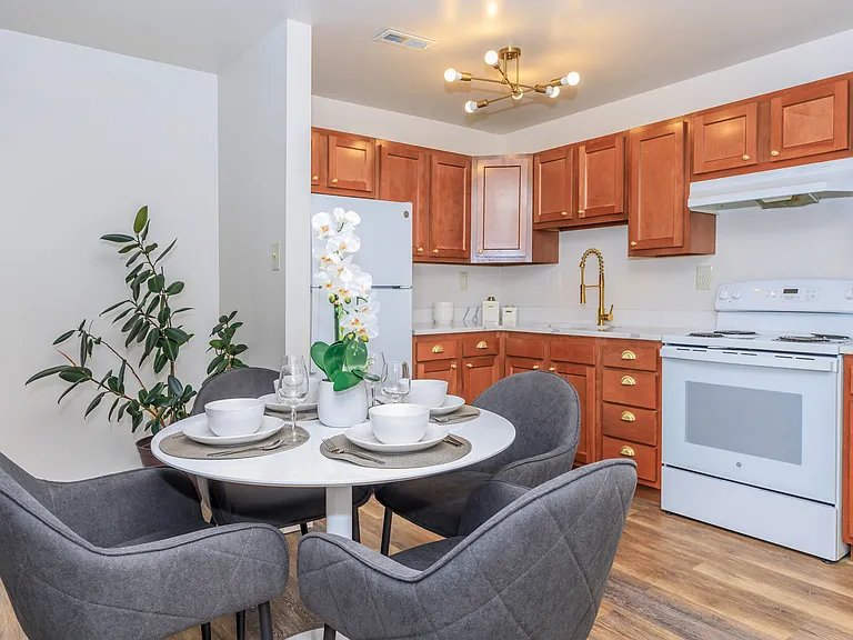 Barrington Apartment: 2101 Reamer Dr