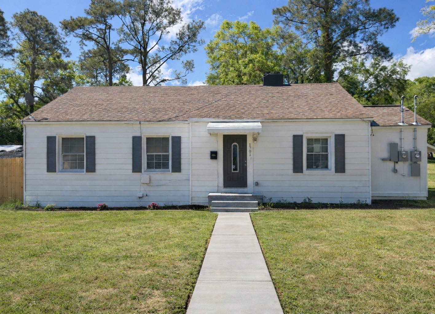 Savannah House: 1701A E 39th Street