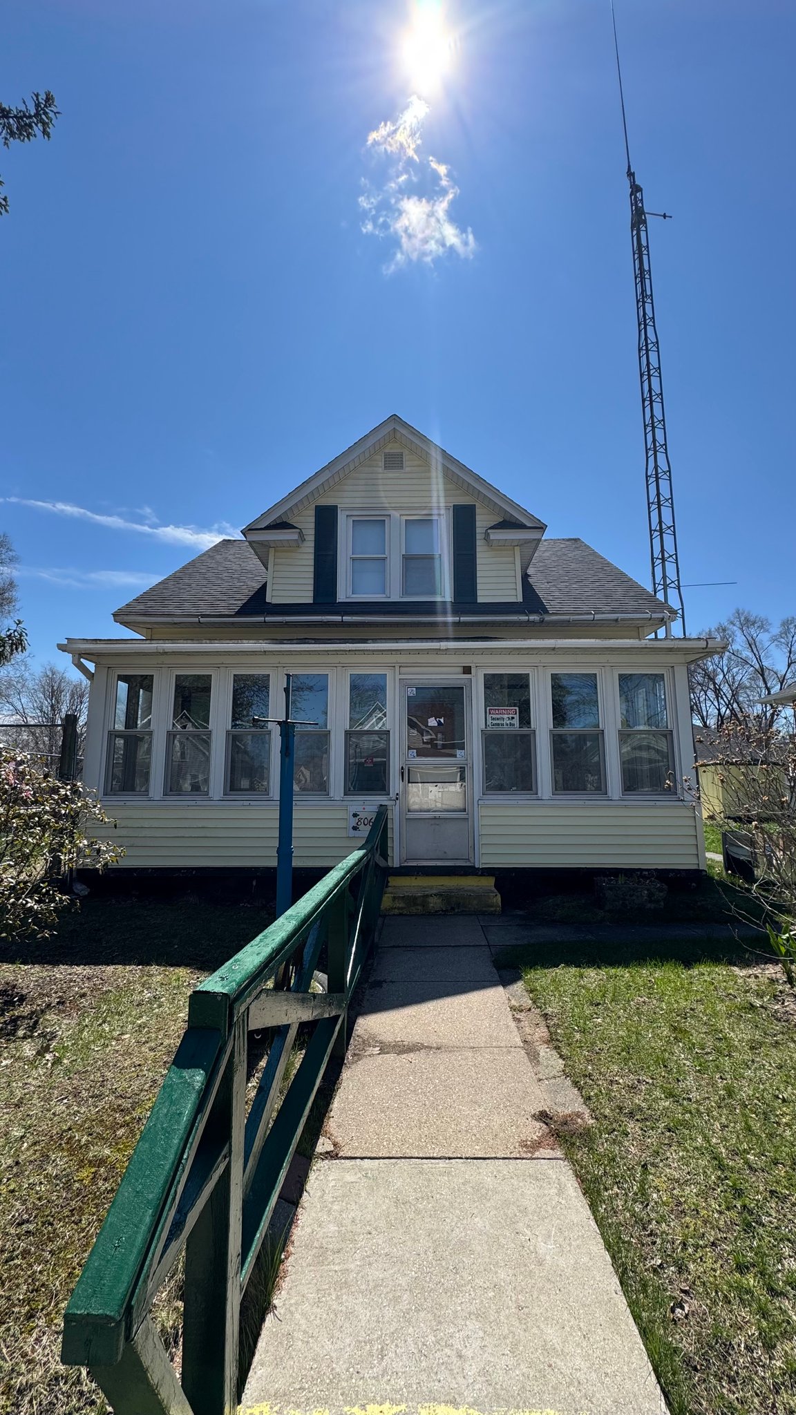 Ludington Apartment: 806 E Loomis St