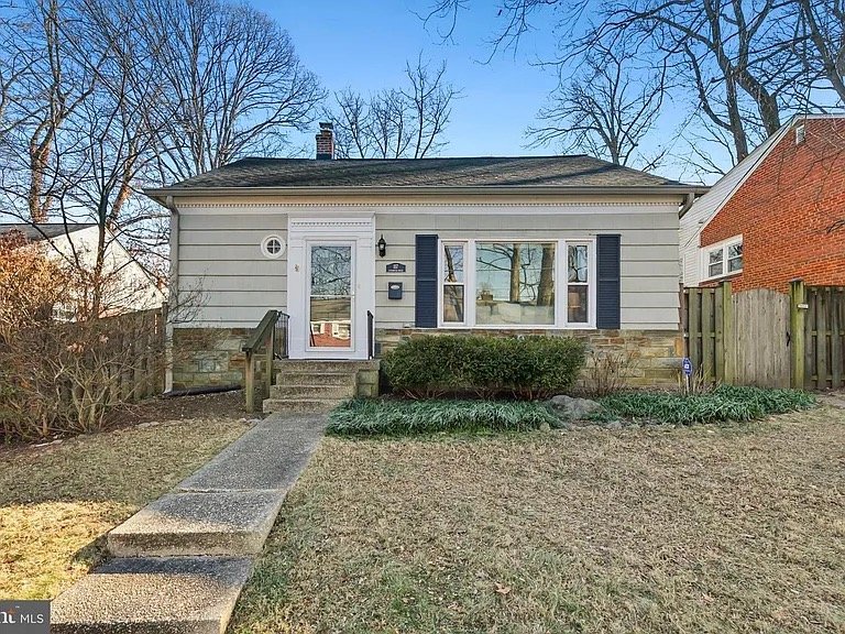 Silver Spring House: 117 Lynnmoor Dr