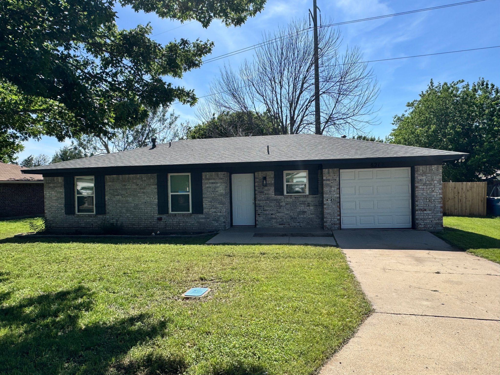 Sanger House: 821 Vernon Ct