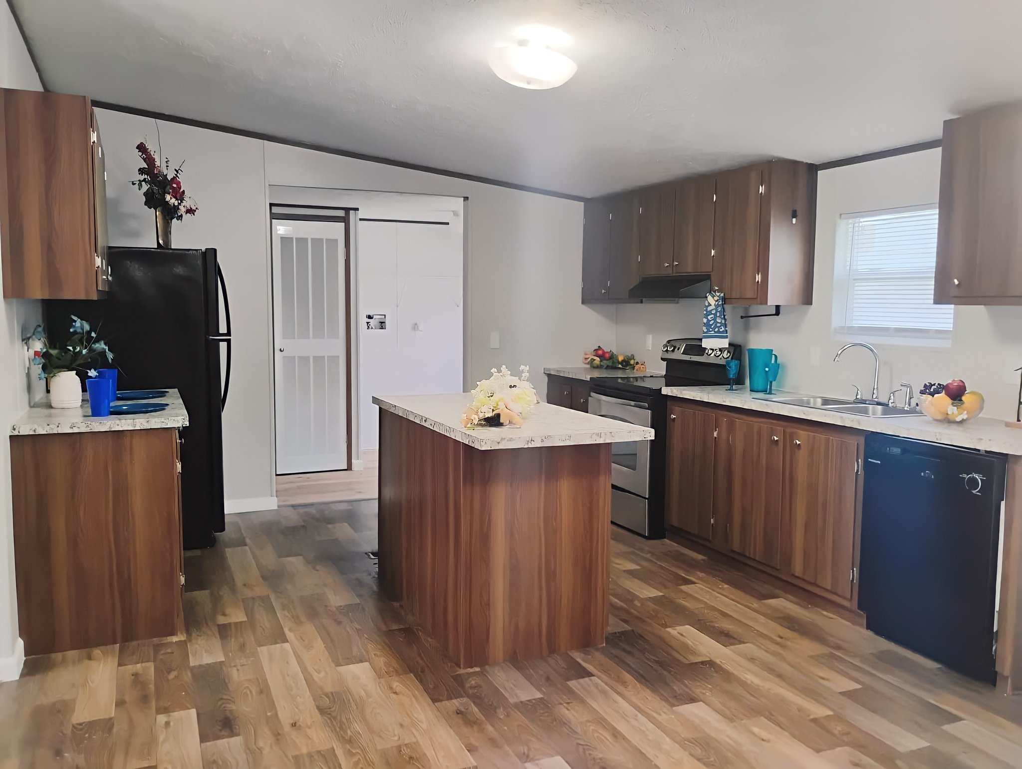 Belton House: 161 Rainbow Dr