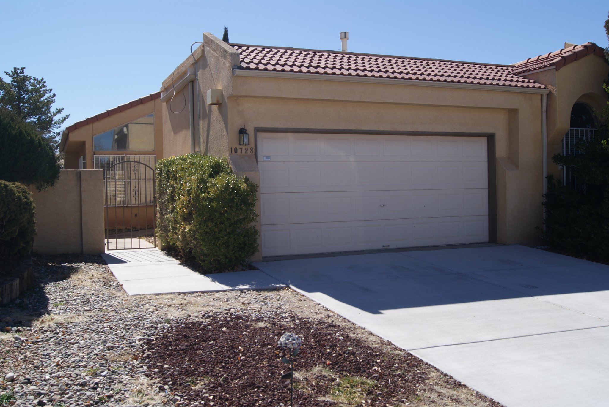 Albuquerque Townhome: 10728 Academy Ridge Rd NE