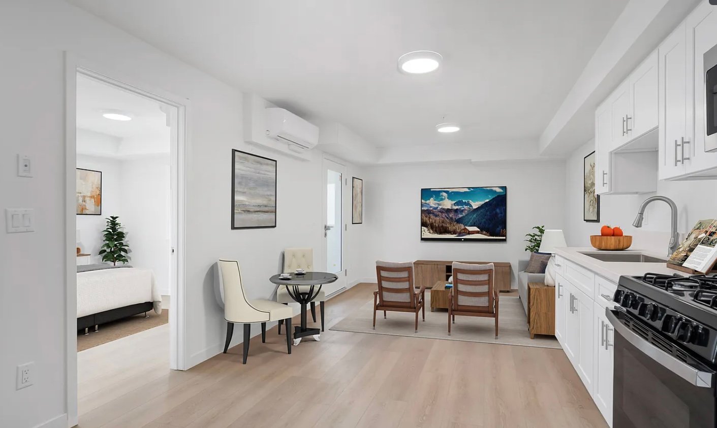 Los Angeles Apartment: 2424 Michigan Ave