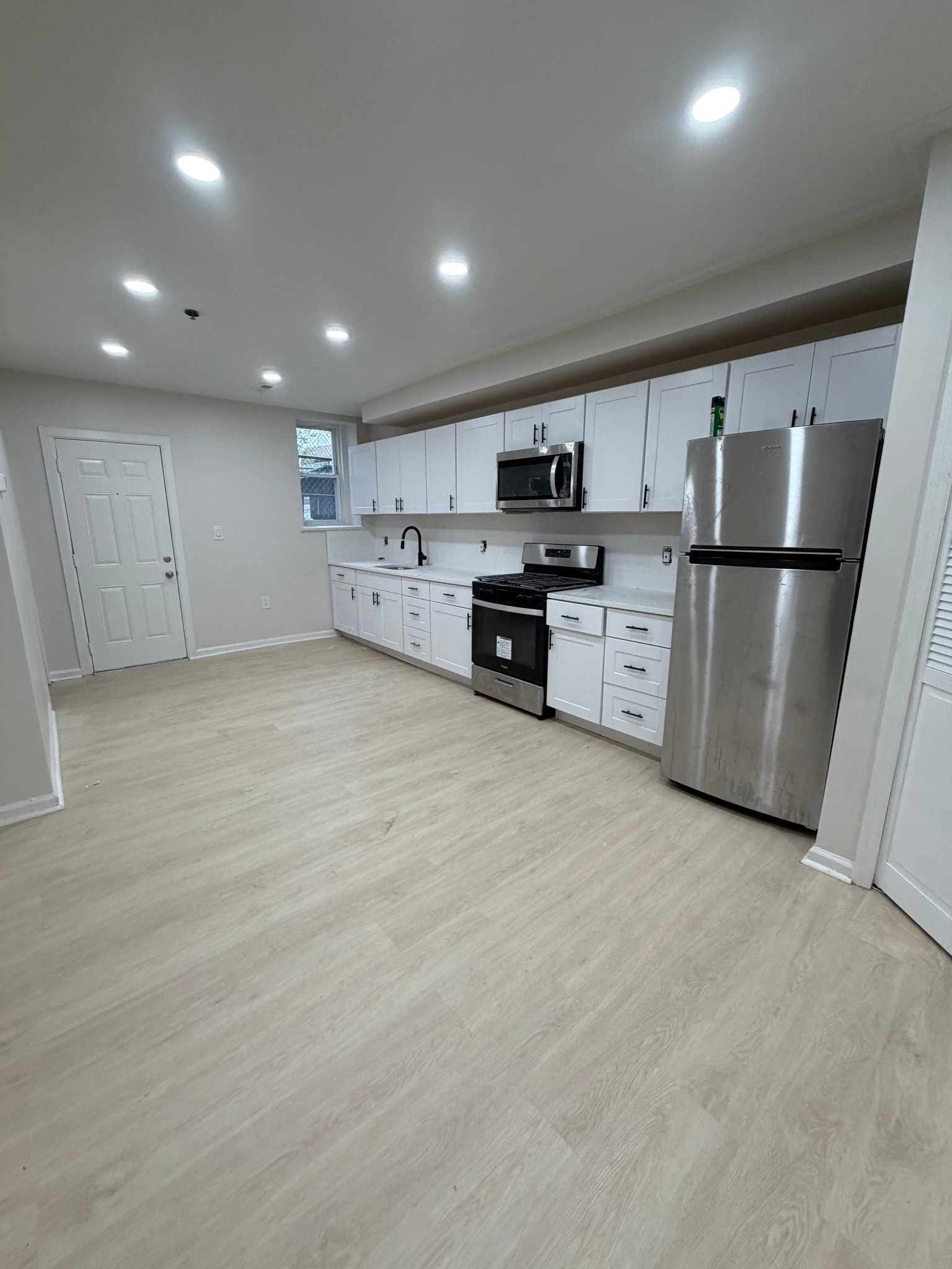 East Orange Apartment: 167 N Grove St