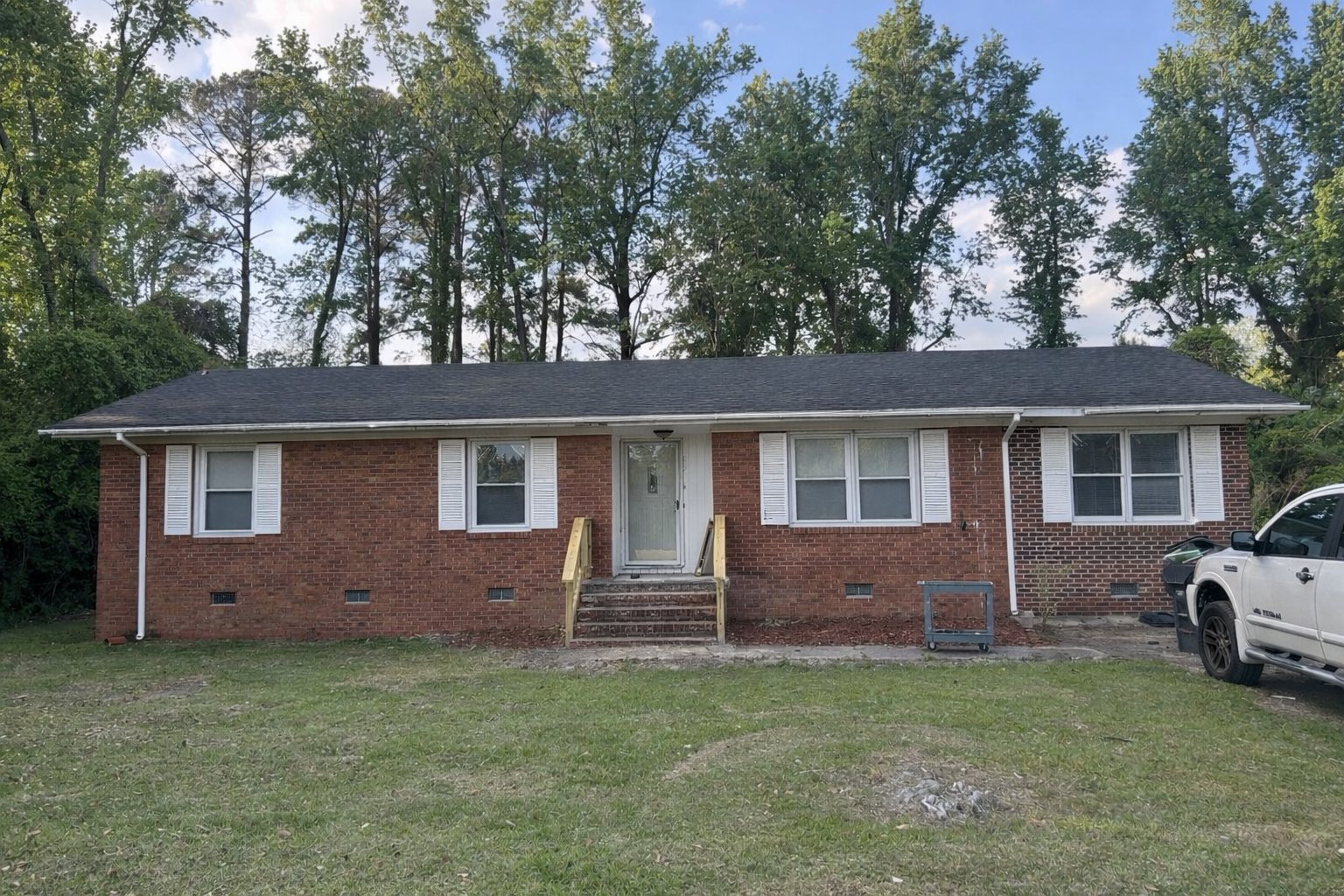 Whiteville House: 93 Landsdown Dr