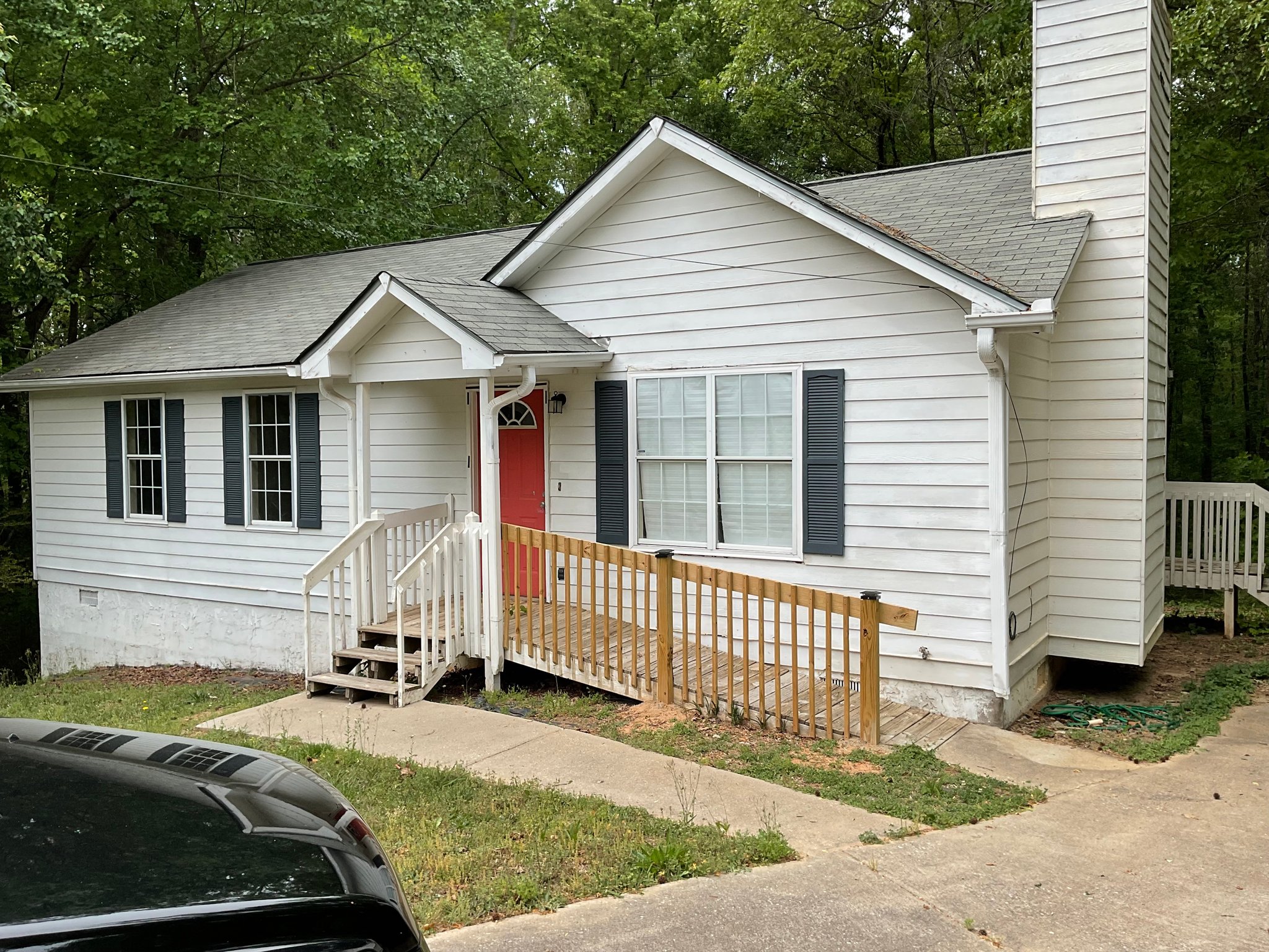 Douglasville House: 222 Shadow Wood Dr