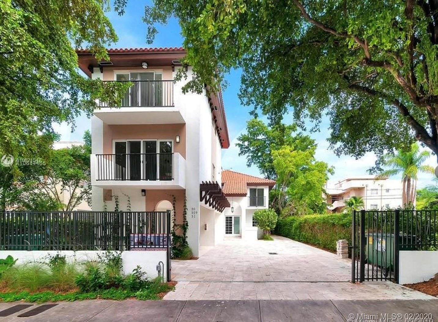 Coral Gables Townhome: 307 Majorca Ave