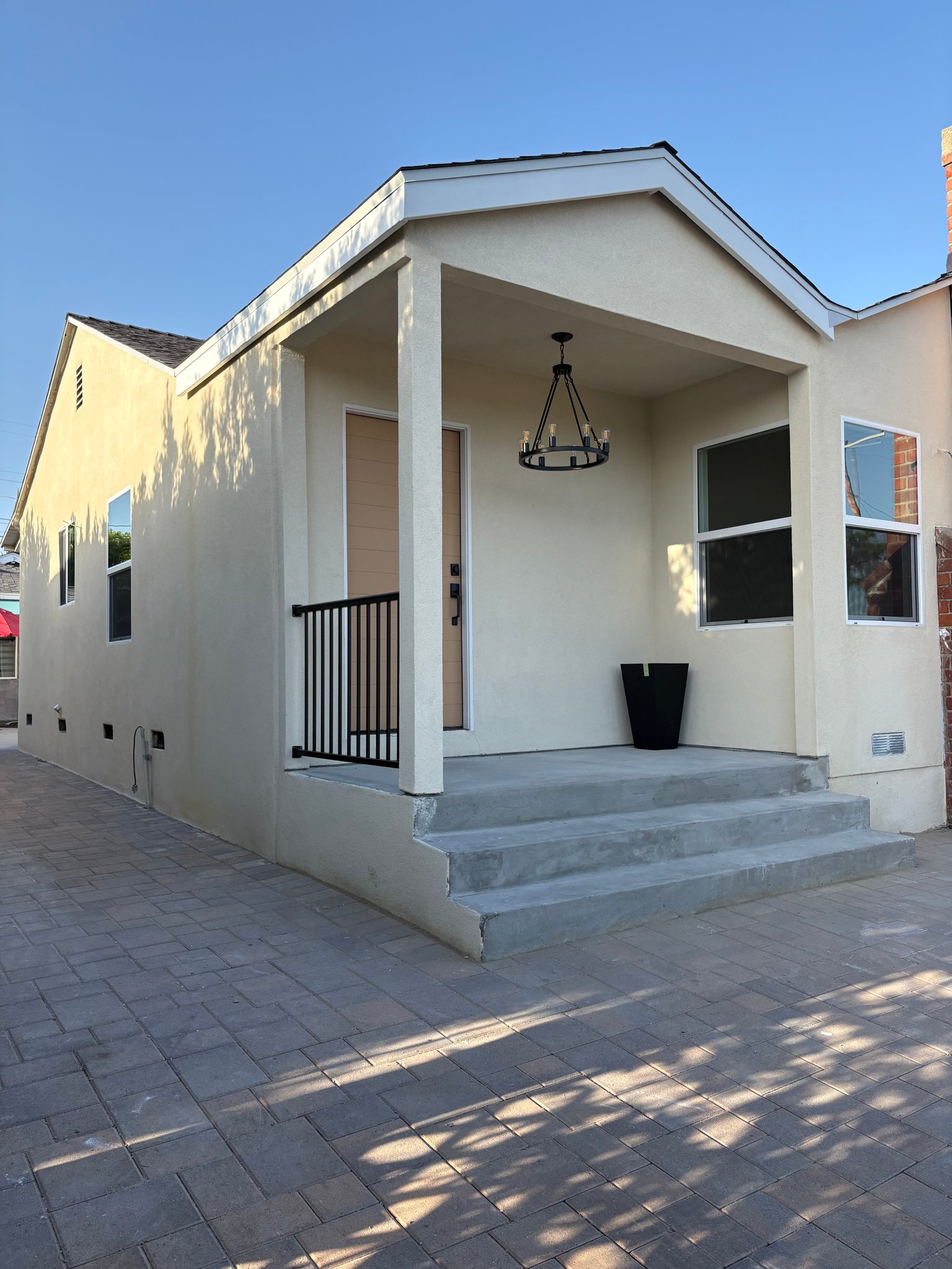 North Hollywood House: 11911 stagg st