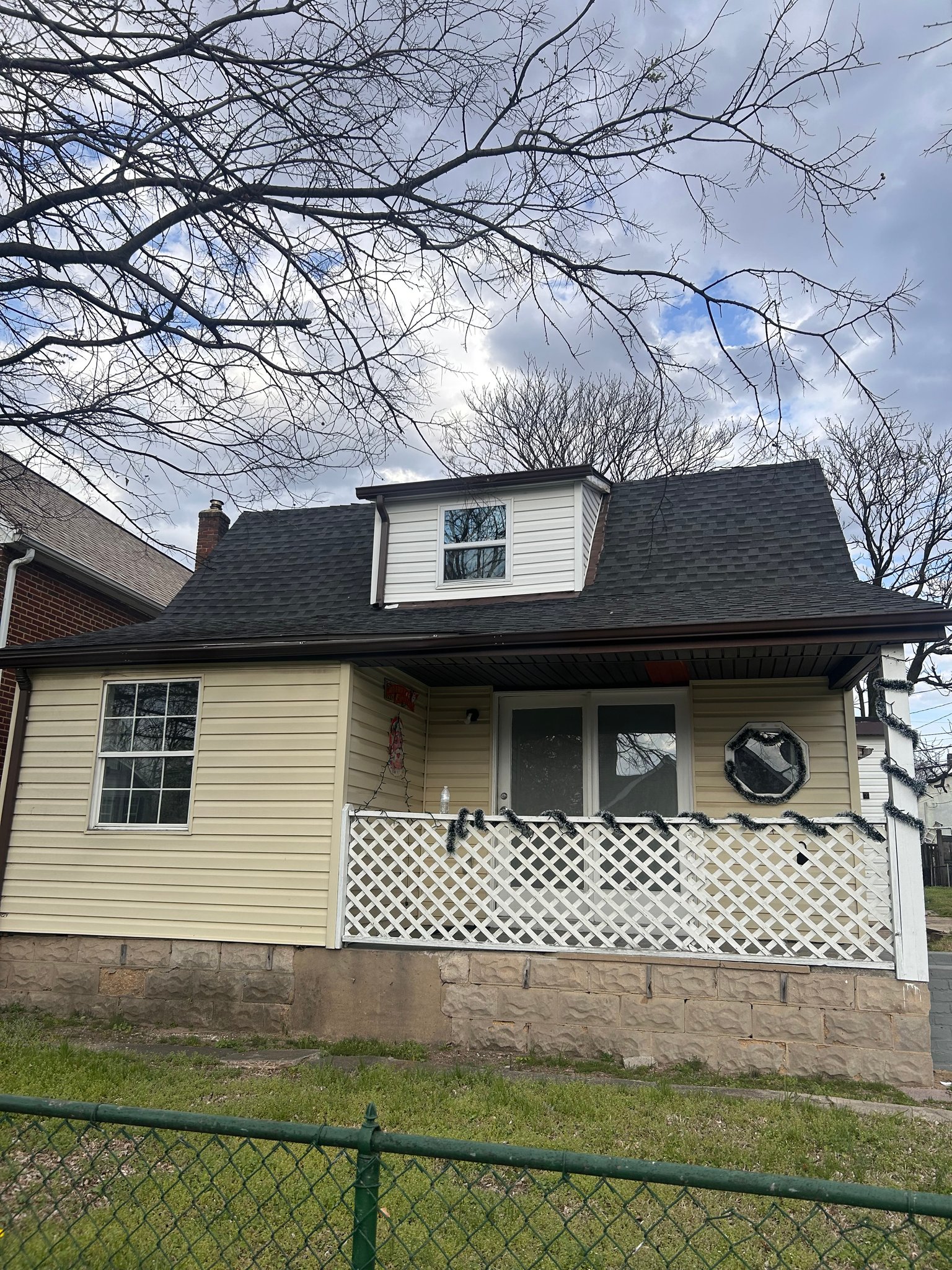 Dundalk House: 1803 Homberg Ave