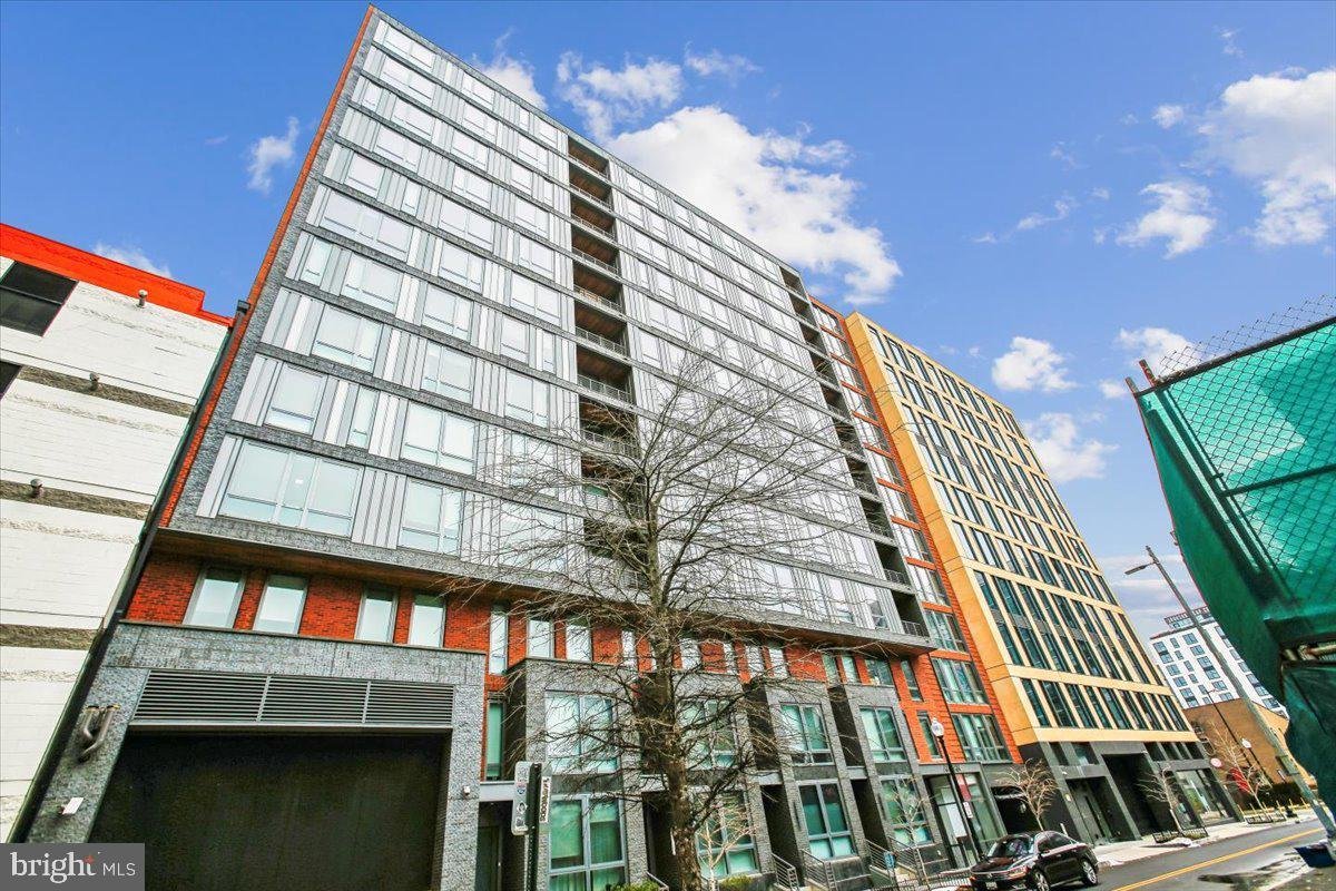 Washington Condo: 1211 Van St SE