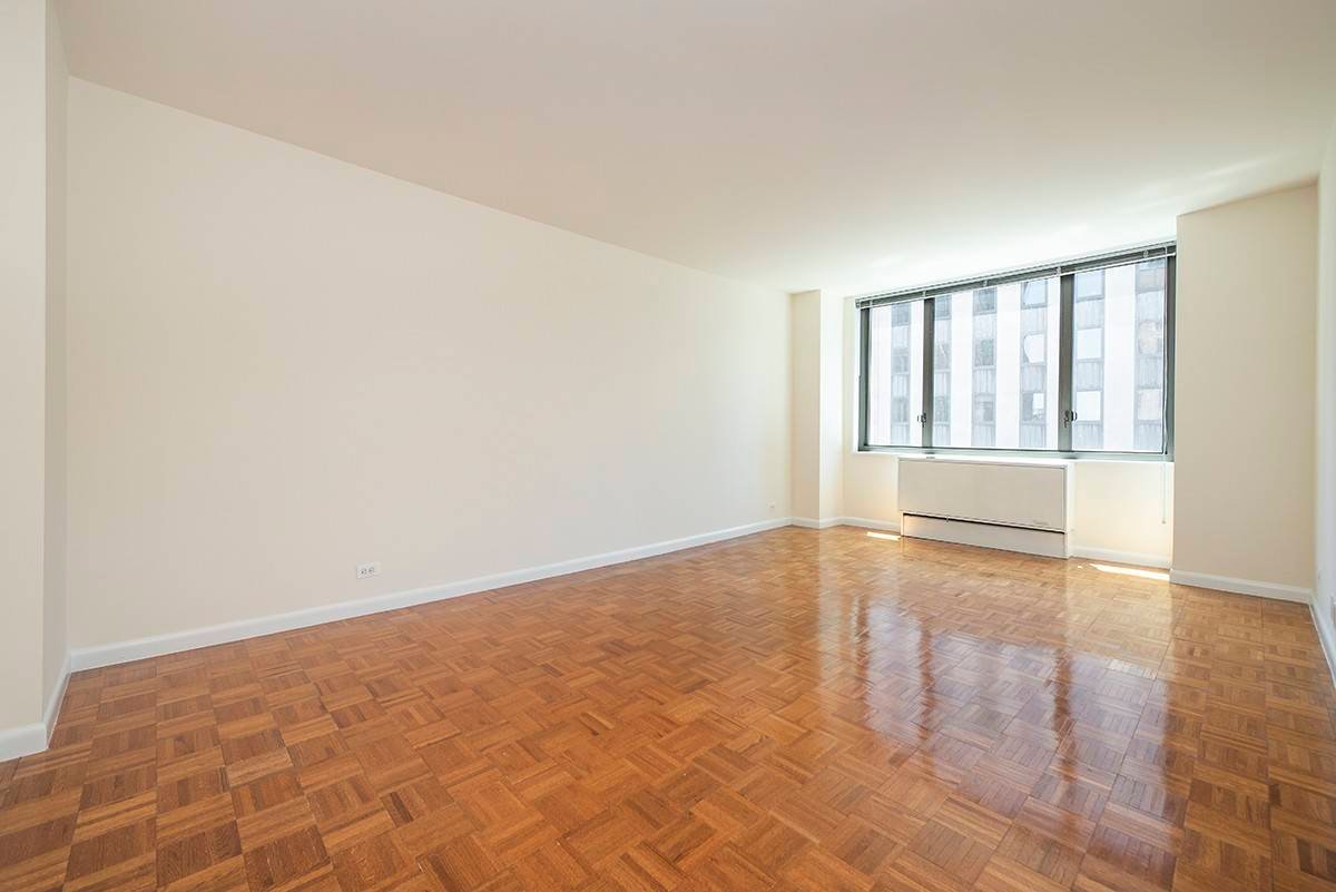 New York Apartment: 211 W 56th St