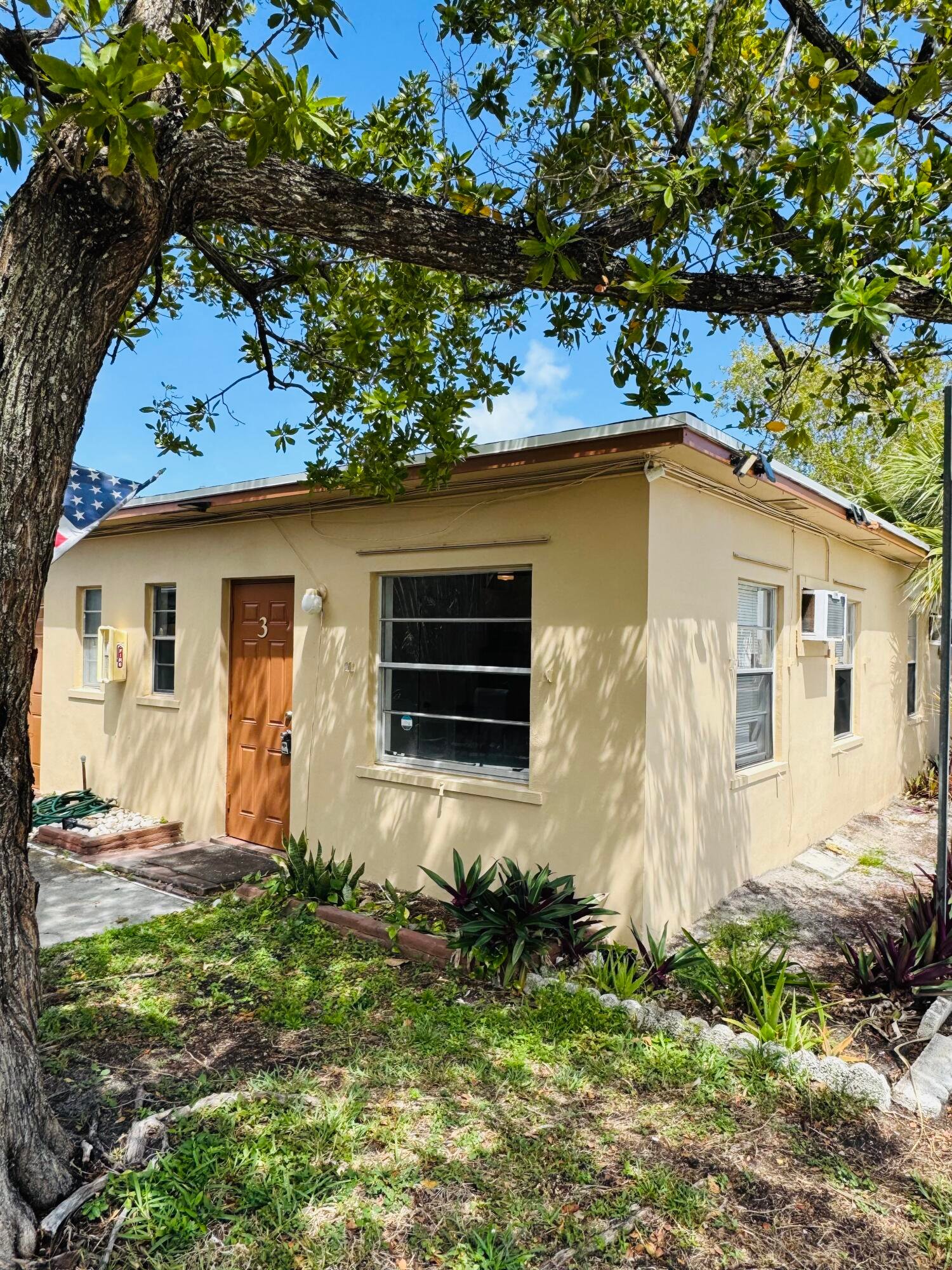 Lake Worth Condo: 1101 N Federal Hwy