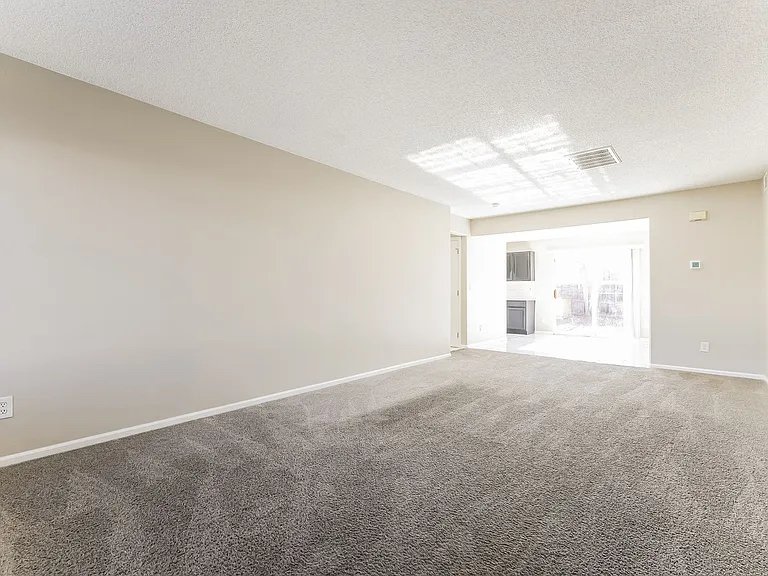 Denver House: 5083 Helena Ct