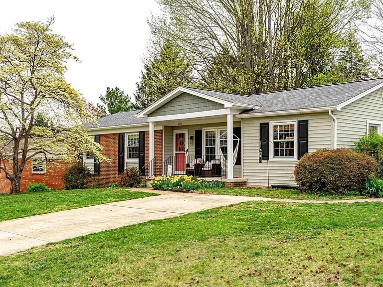 Harrisonburg House: 1134 Waterman Dr