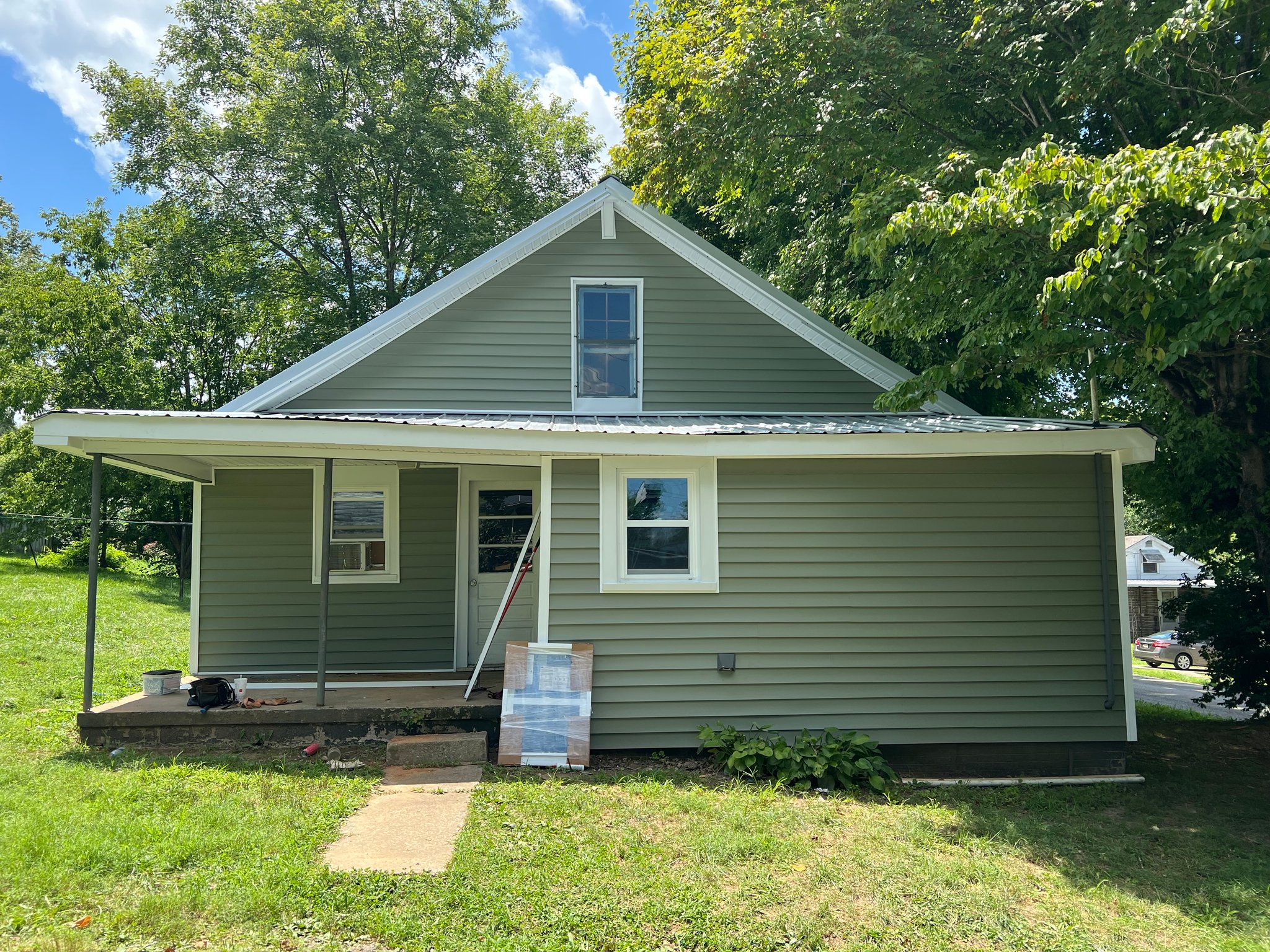 Glasgow House: 126 Lakeview Drive