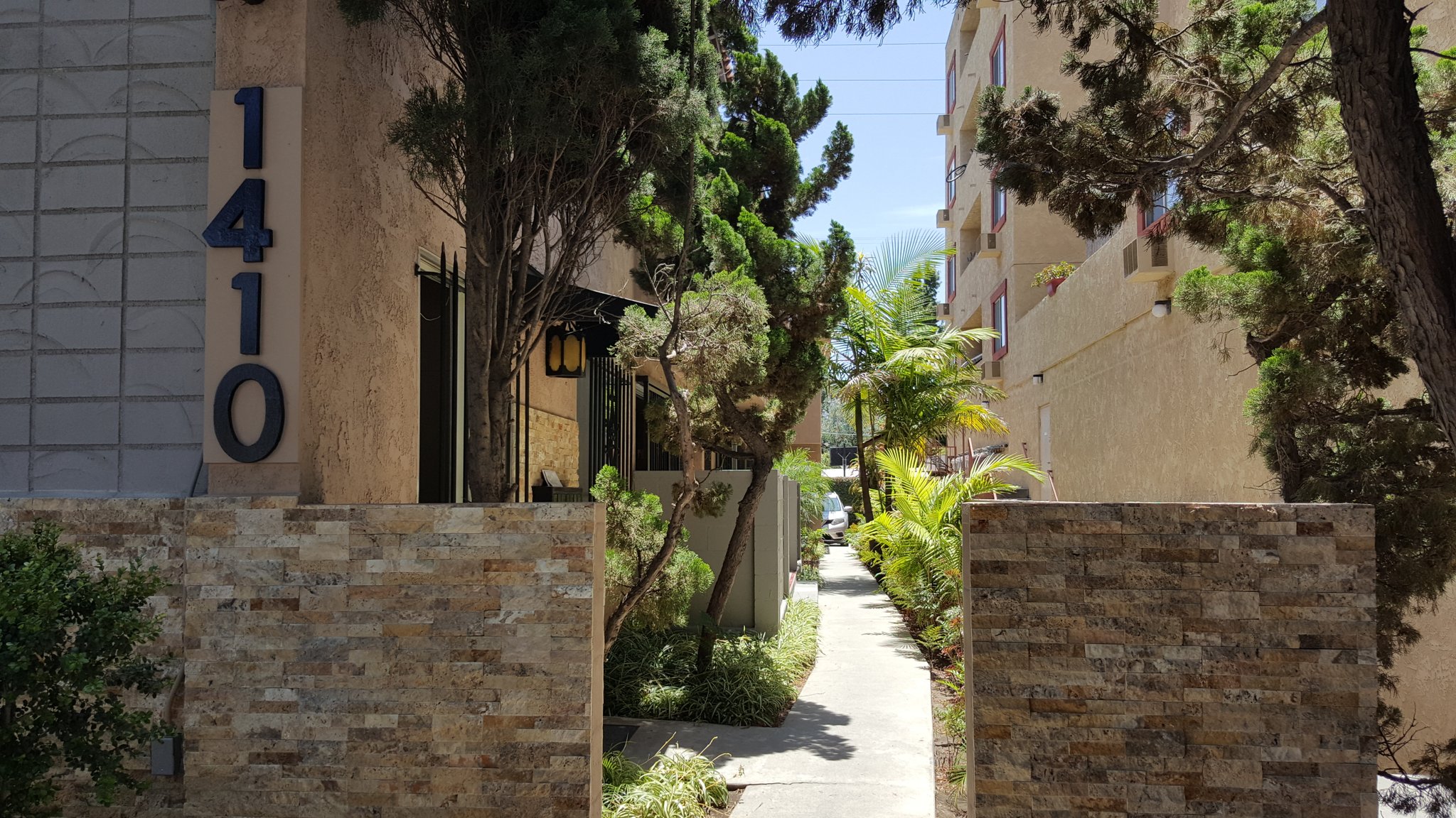 Venice Apartment: 1410 Venice Blvd.