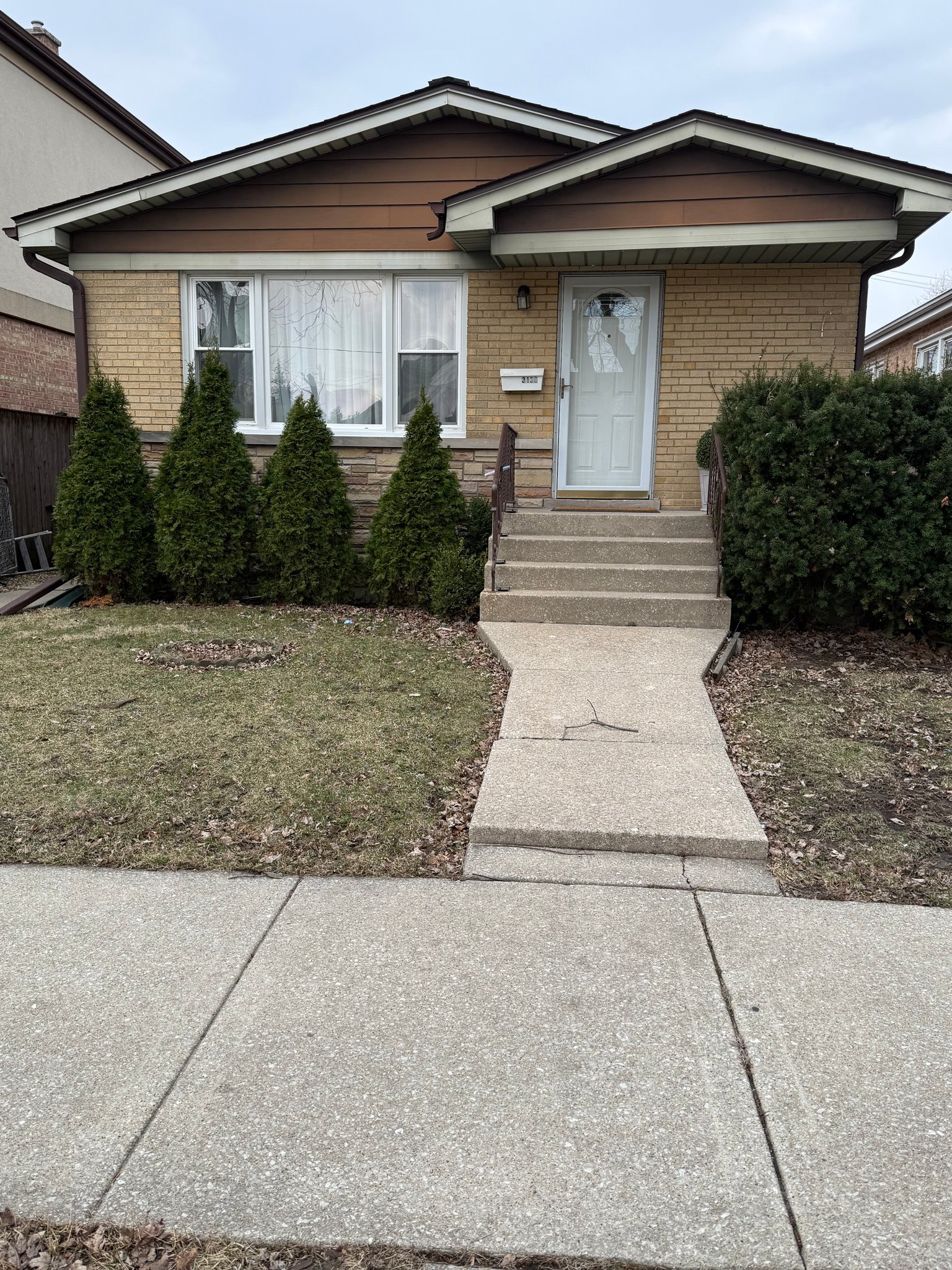 Chicago House: 3136 N Olcott