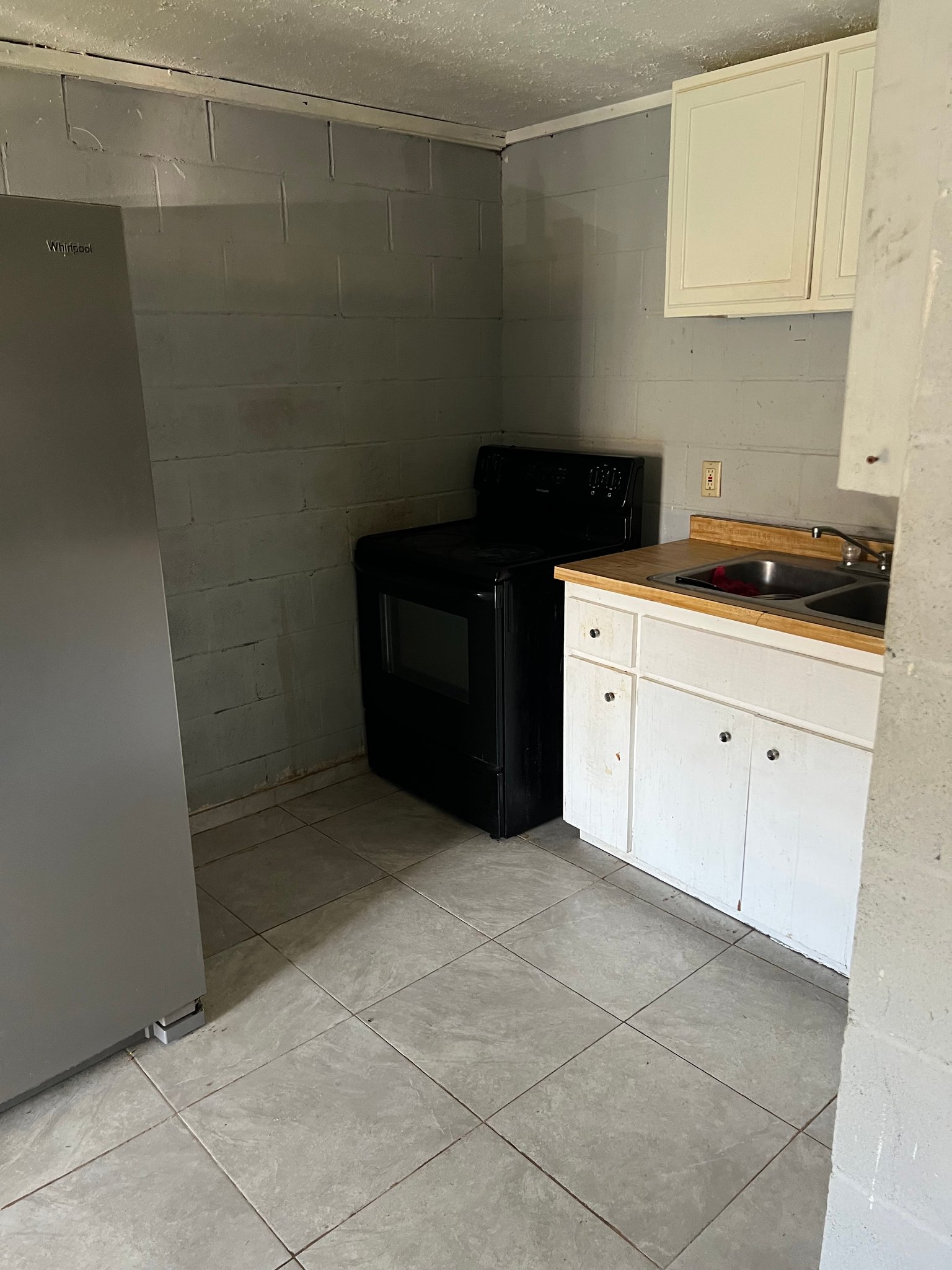 Ashburn Apartment: 245 Adams Ave
