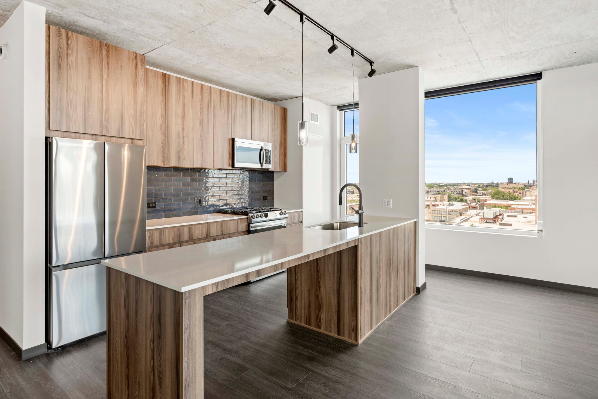 Chicago Condo: 187 N Ashland Ave