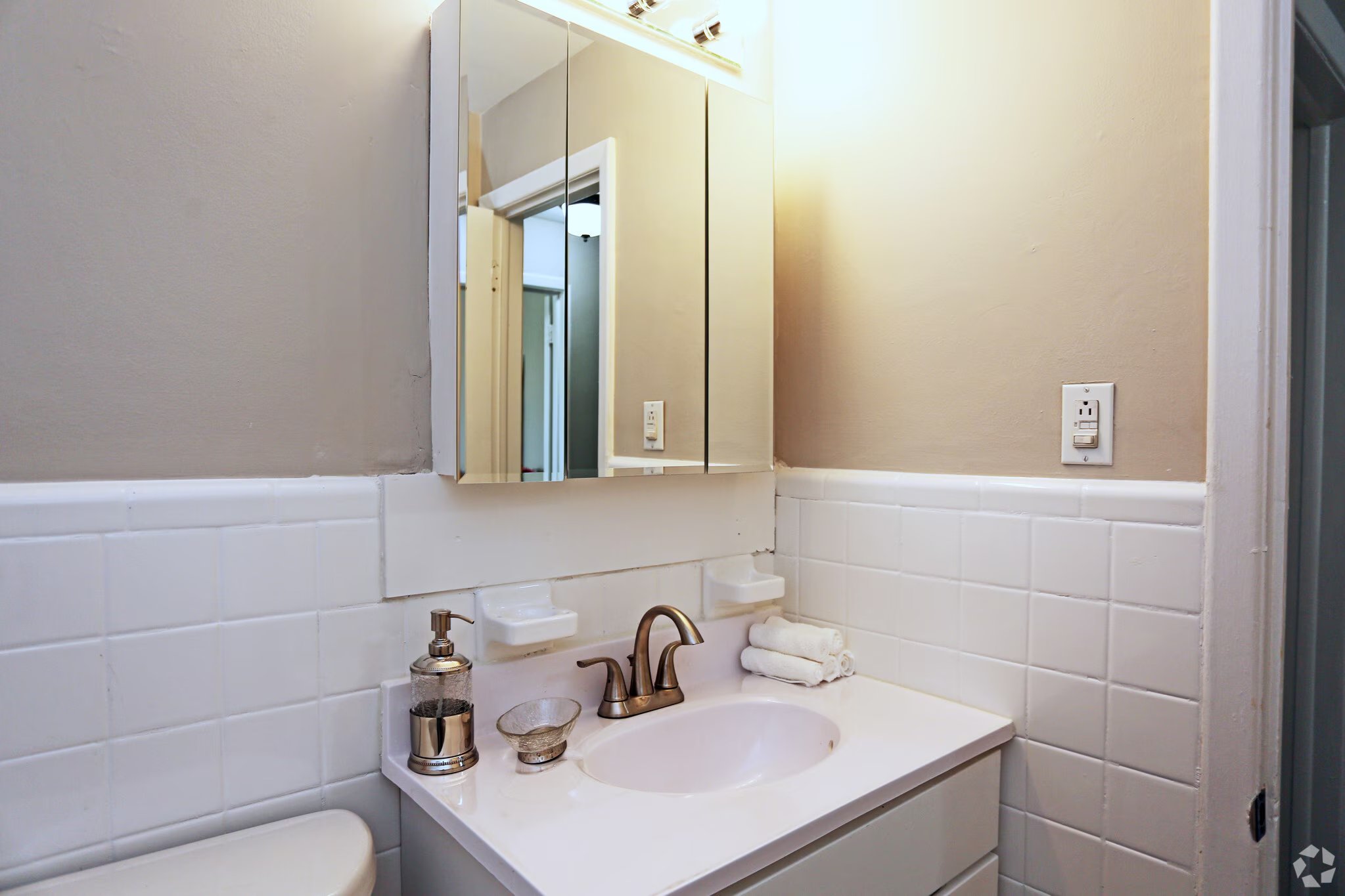 Secane Townhome: 333 North Ave