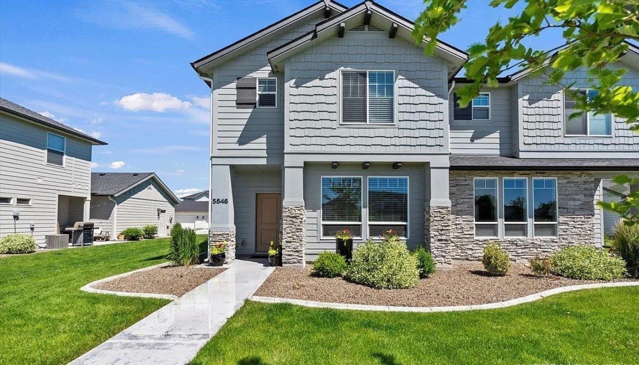 Eagle Townhome: 5668 W Stadium Ln