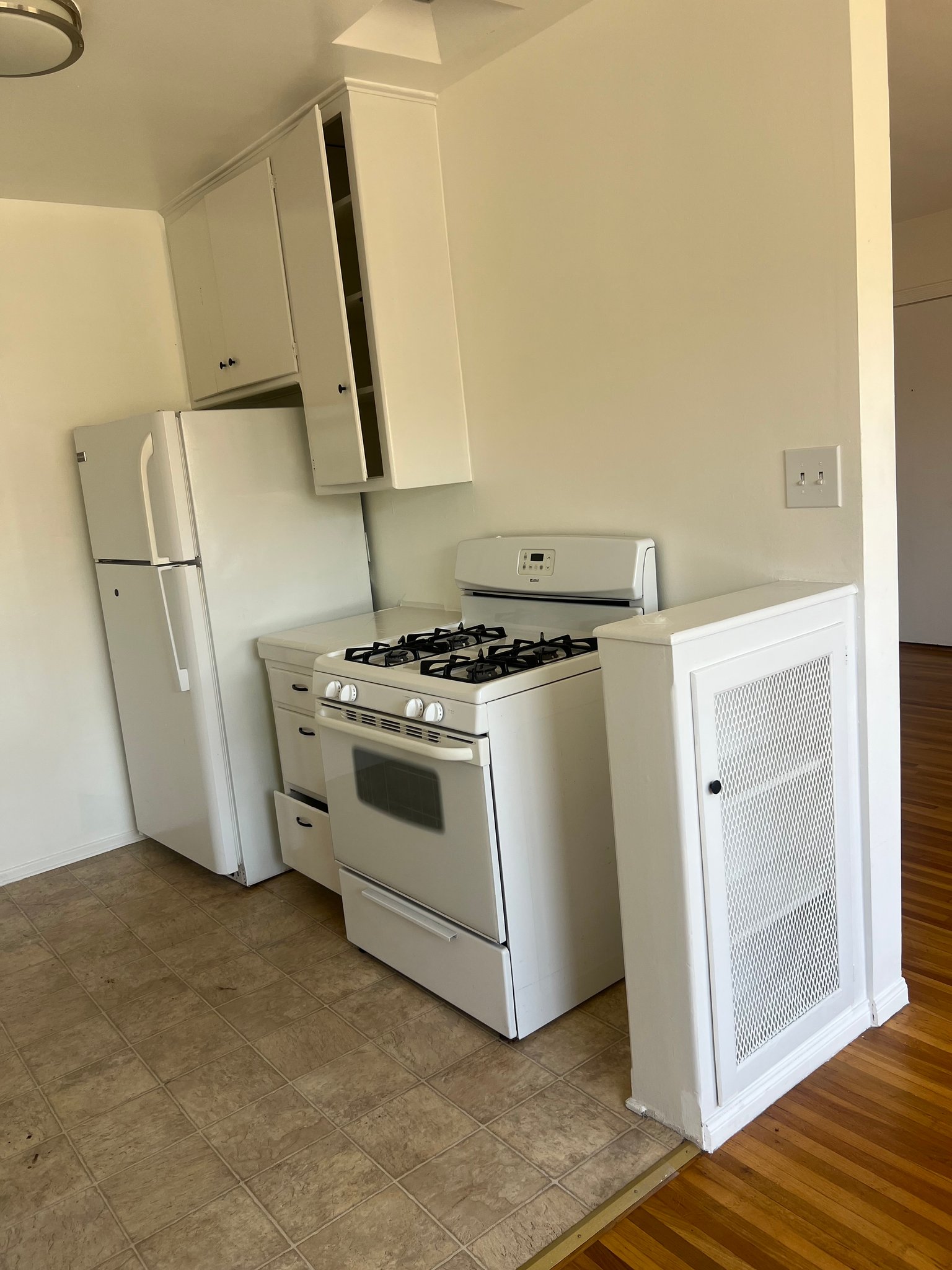 Los Angeles Apartment: 3426 Mentone Ave