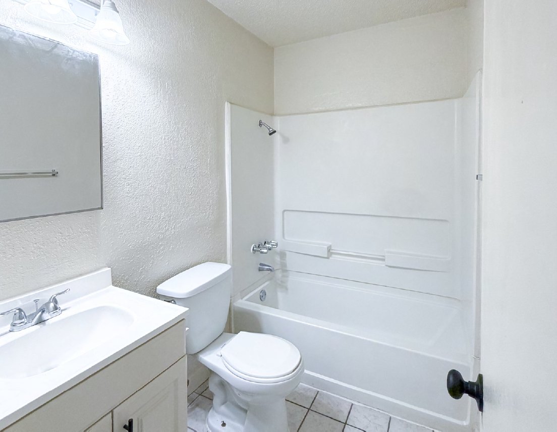 Fresno Apartment: 4415 N Clark St