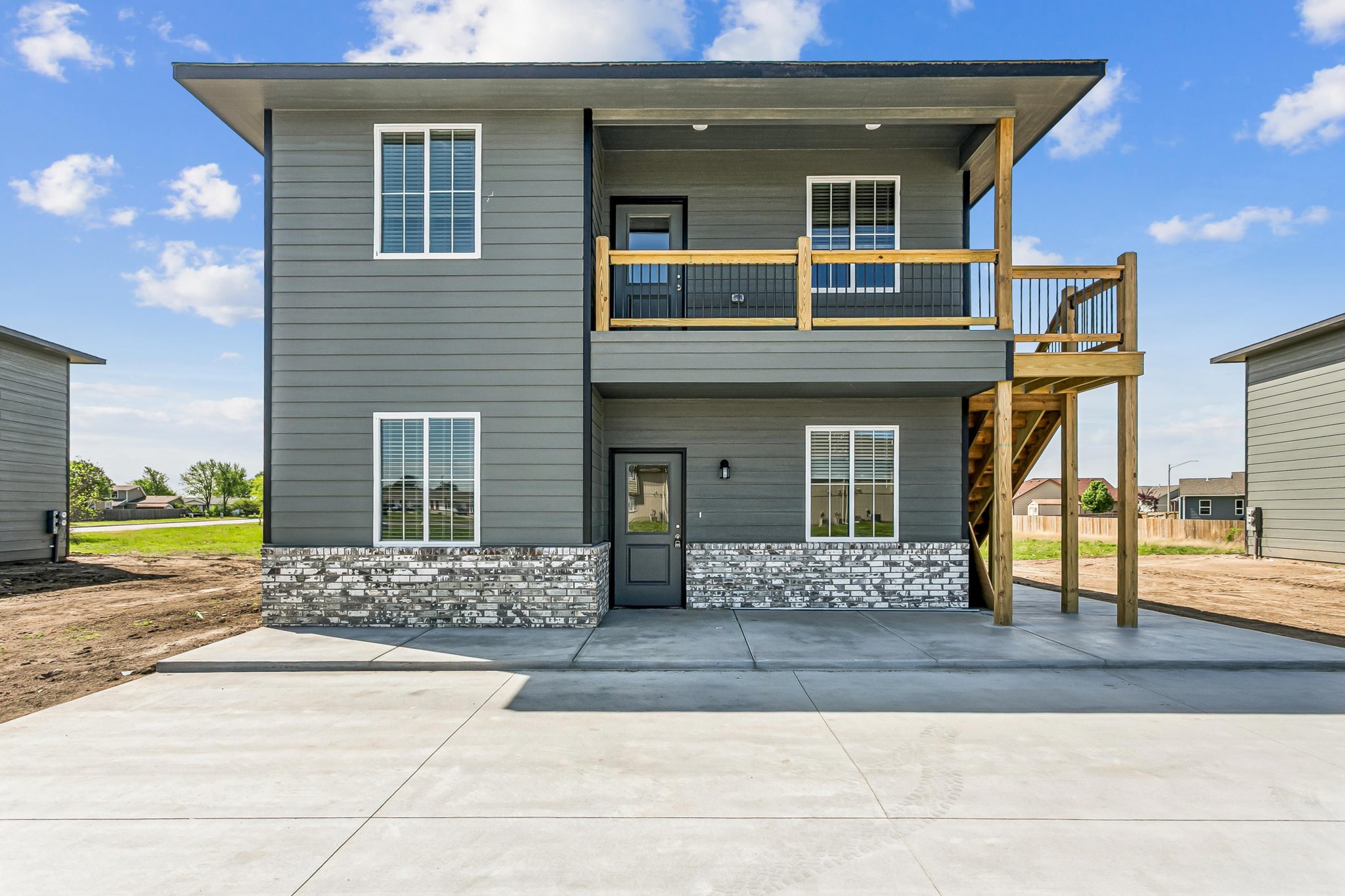 Newton Townhome: 105 Meadowbrook Dr